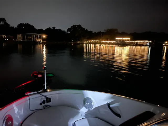 Rent a Tahoe deck boat in Fort Worth, TX near me
