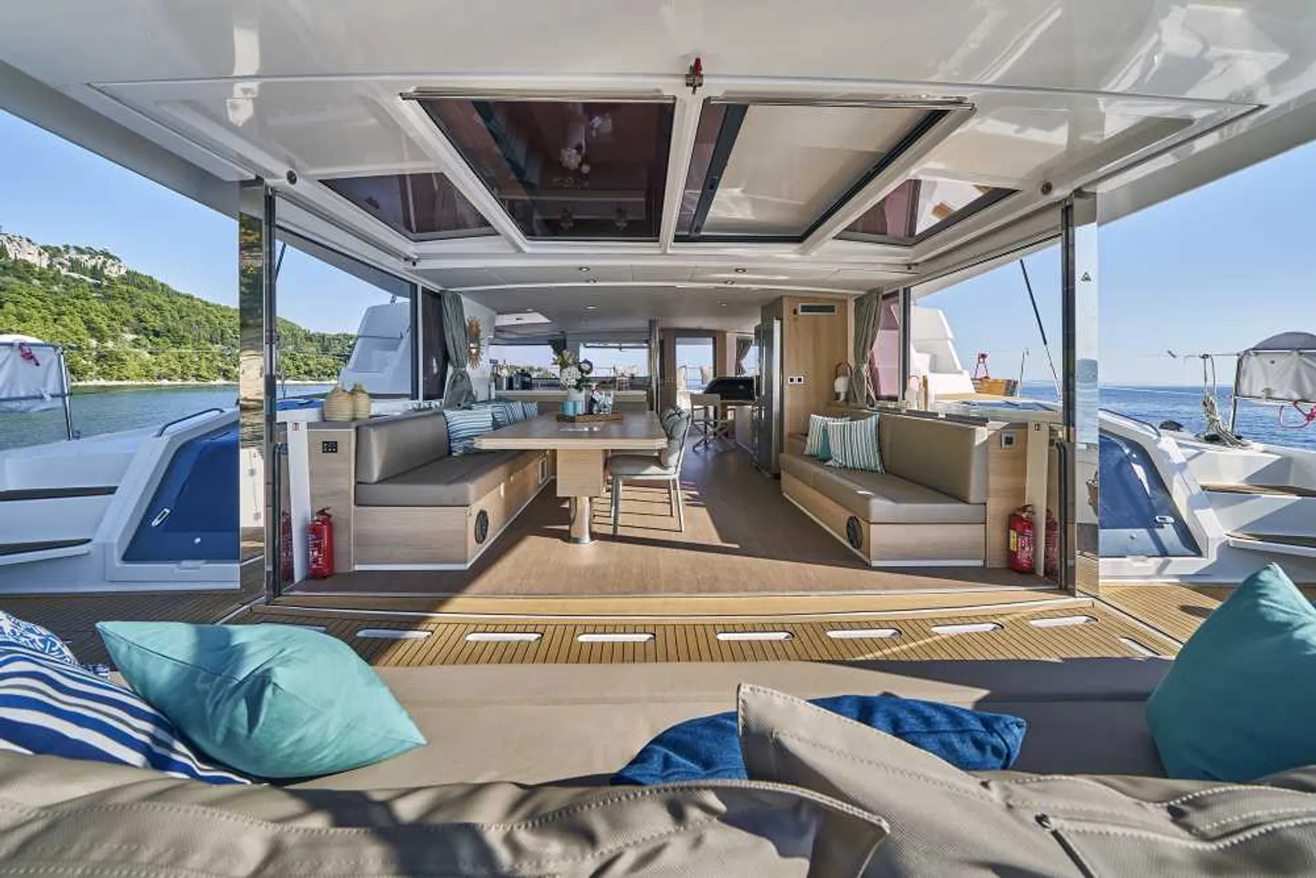 54' Luxury Yacht – Perfect for Family, Friends & Business Outings