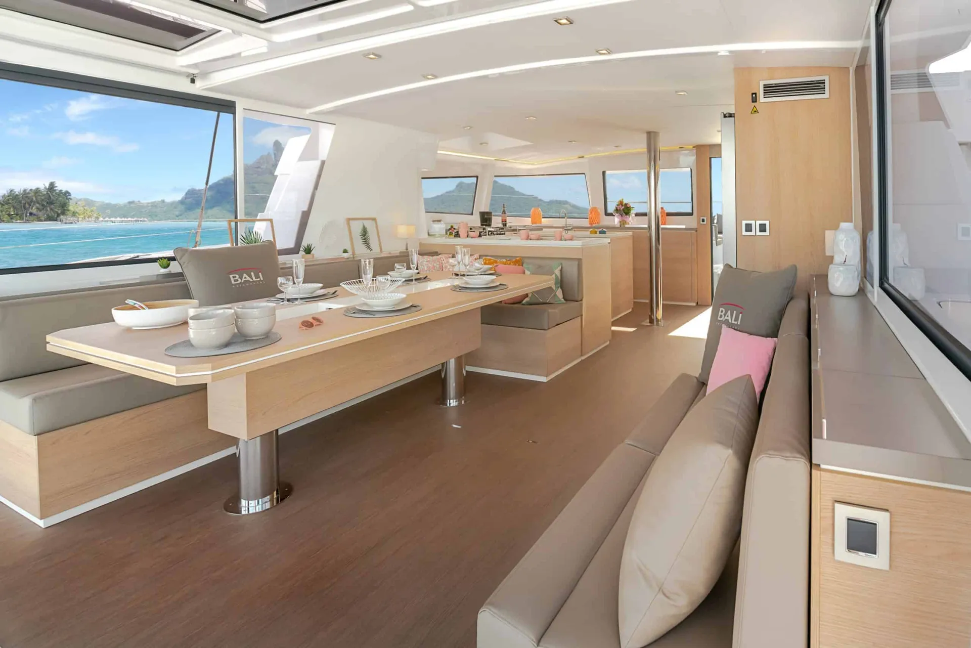 54' Luxury Yacht – Perfect for Family, Friends & Business Outings