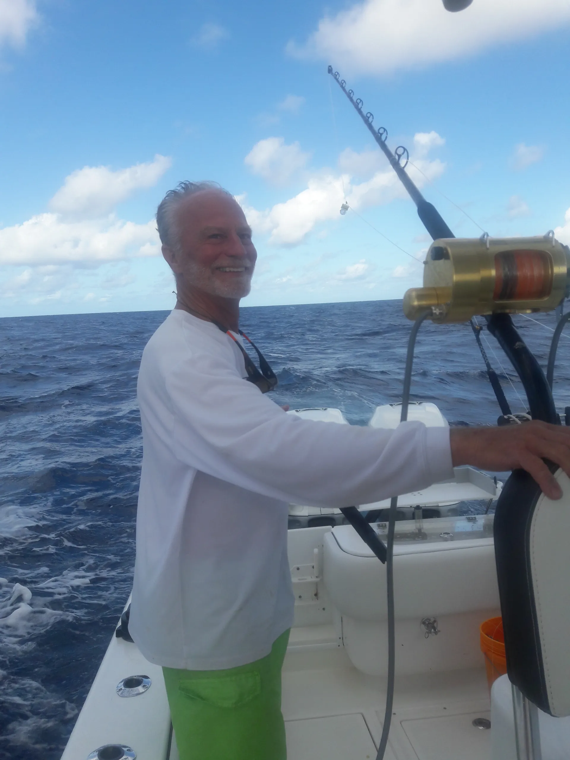 Explore the Stunning Waters of the Florida Keys Aboard Our 31’ Contend