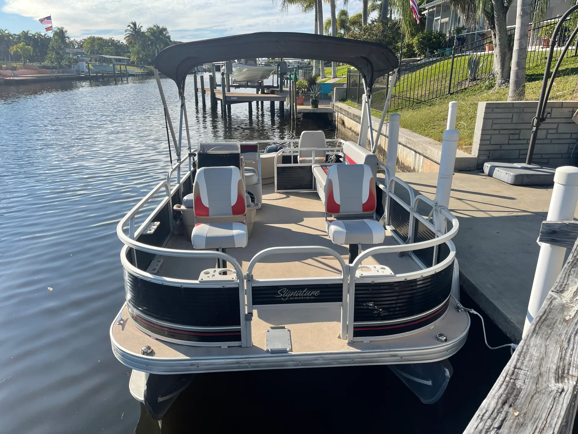 Sun Tracker by Tracker Marine Bass Buggy 18 DLX Signature w/60ELPT 4-S in Cape Coral, FL — photo 2
