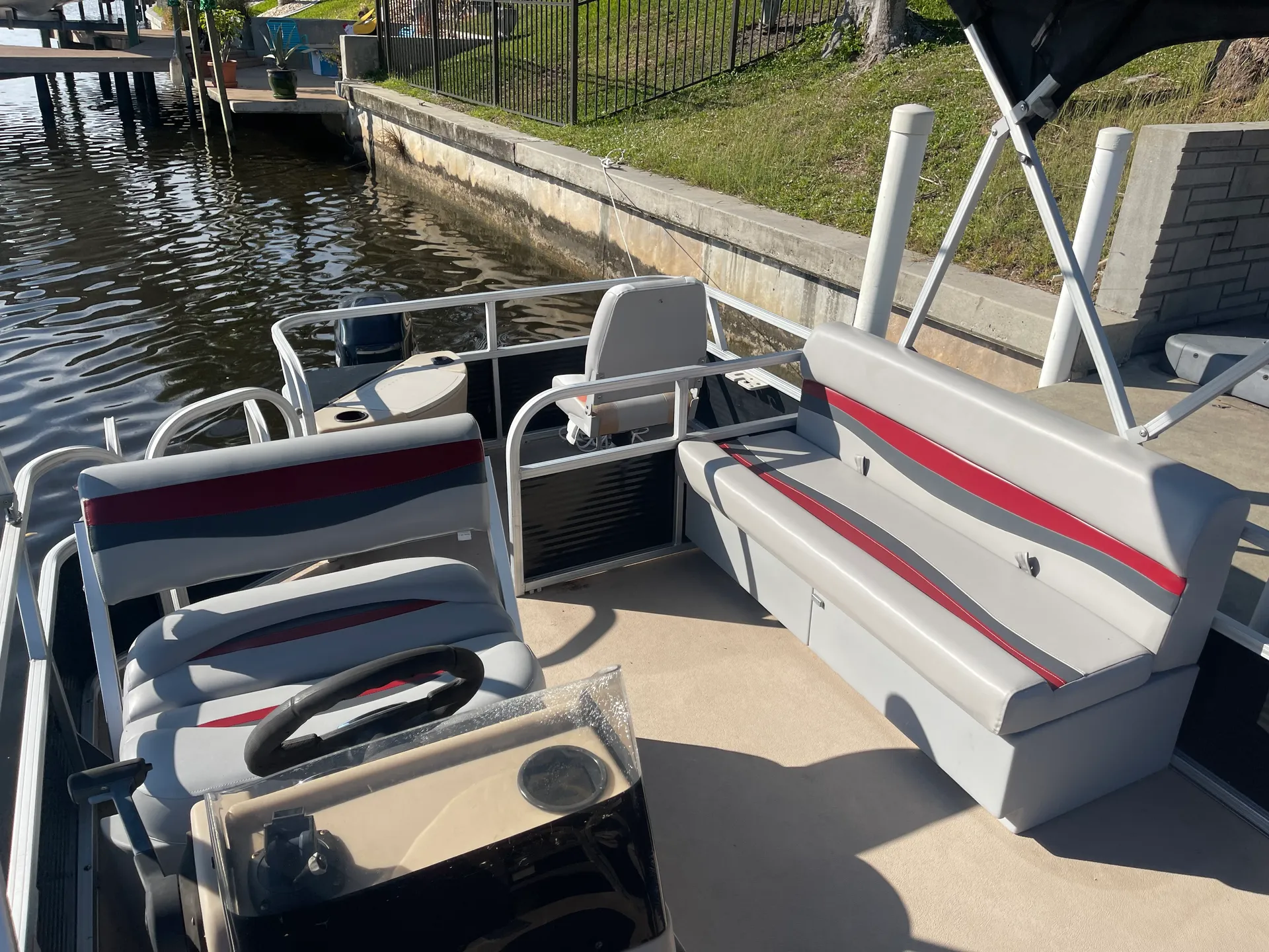 Sun Tracker by Tracker Marine Bass Buggy 18 DLX Signature w/60ELPT 4-S in Cape Coral, FL — photo 4