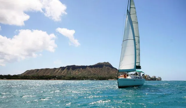 Rent a Beneteau USA cruiser racer in Honolulu, HI near me