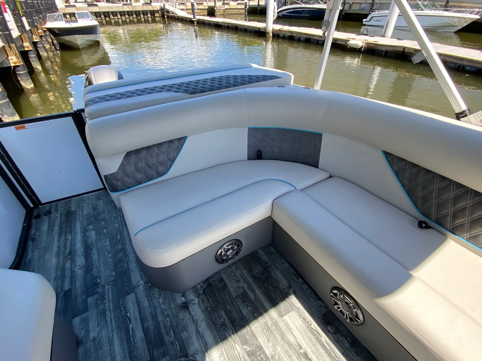 CREST PONTOONS 220 SLS CREST III in Englewood, FL — photo 4