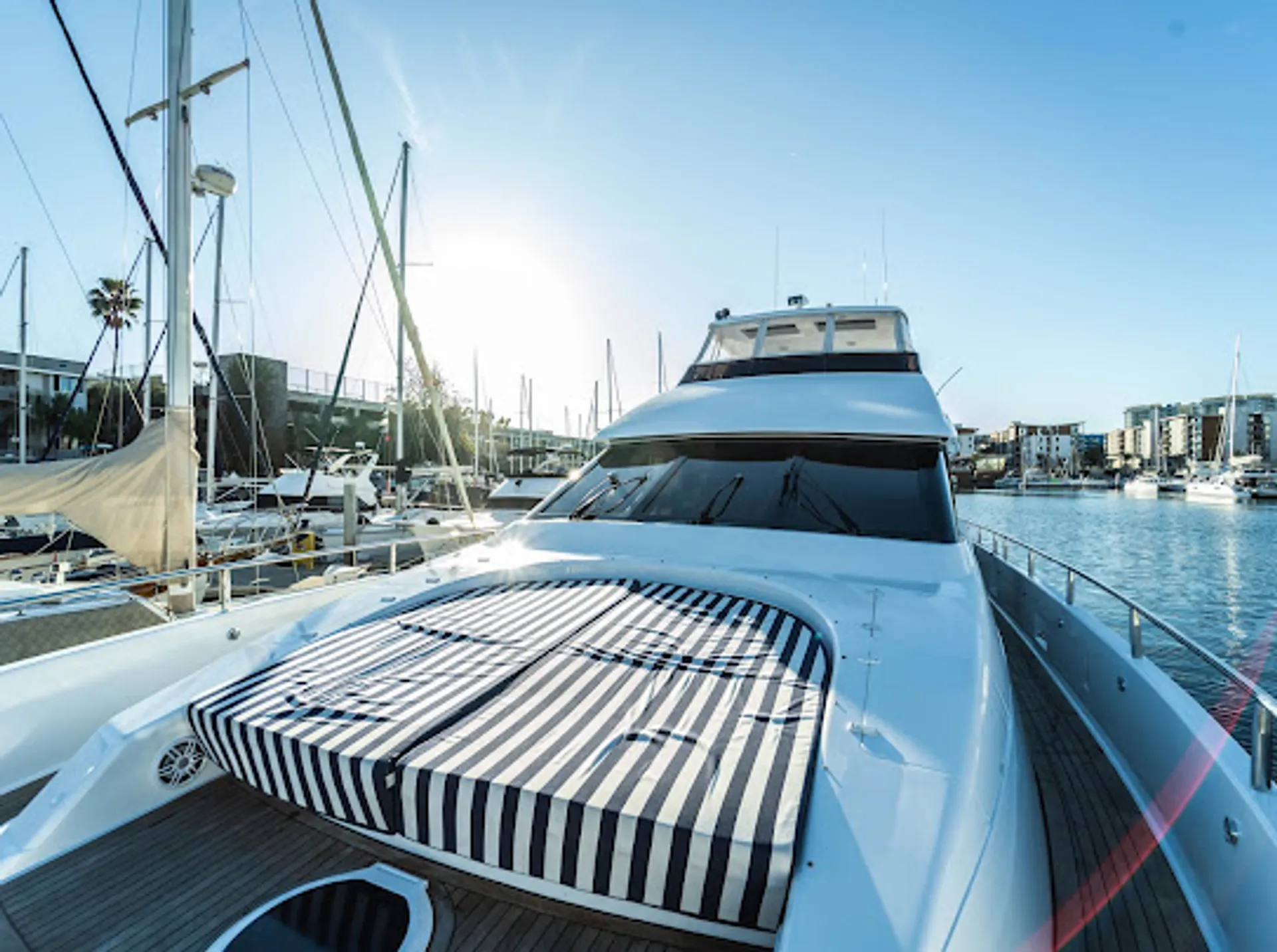 80 feet luxury cruiser yacht  lots of toys 