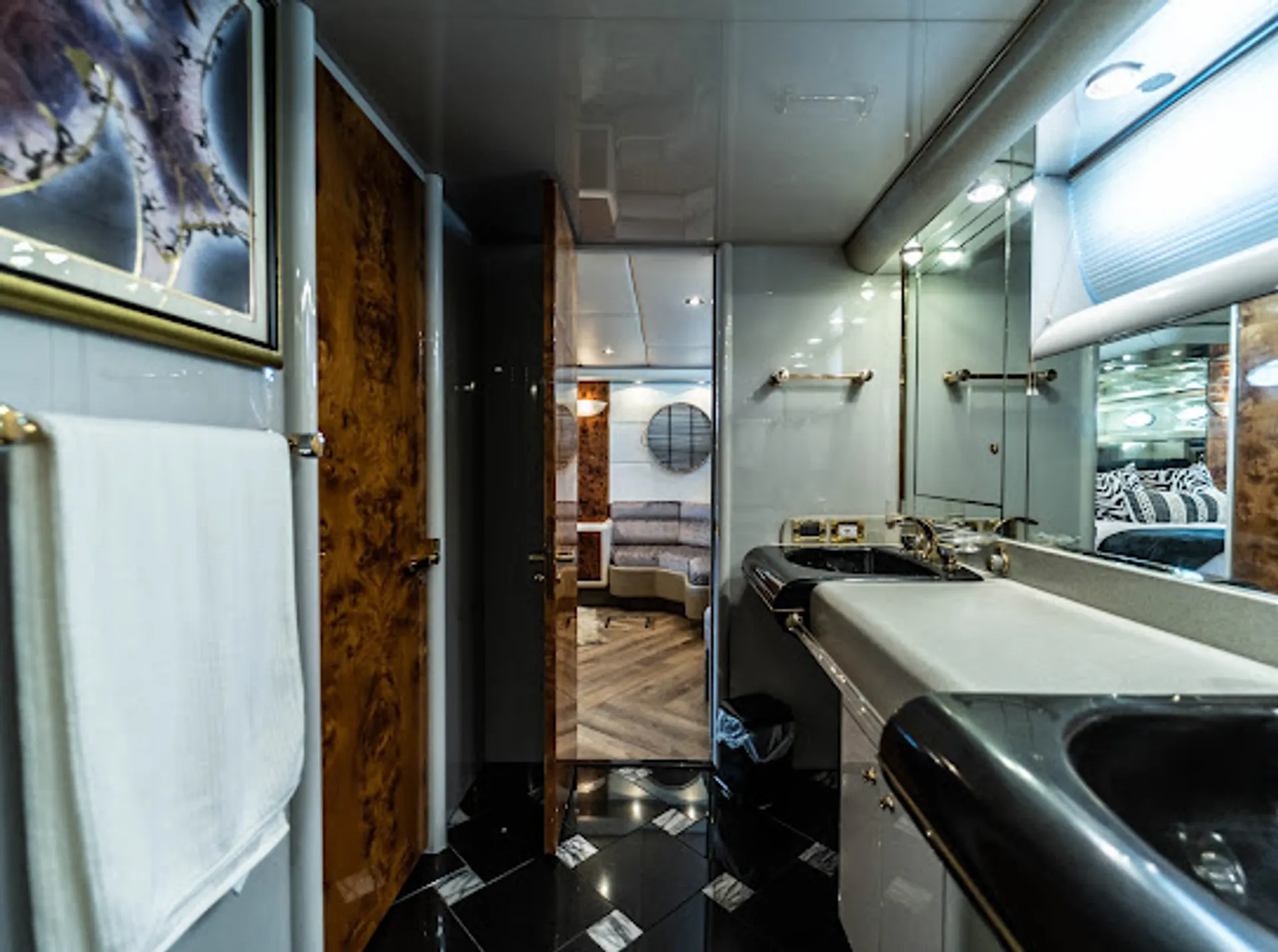 80 feet luxury cruiser yacht  lots of toys 