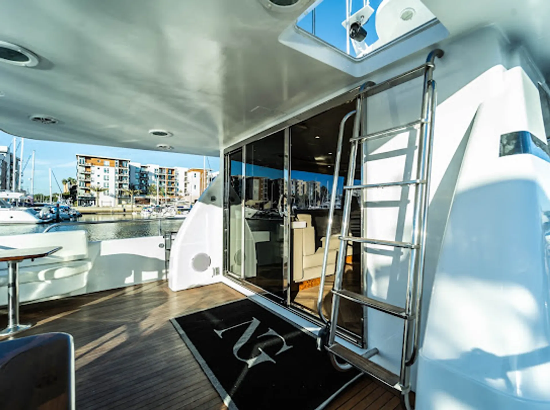 80 feet luxury cruiser yacht  lots of toys 