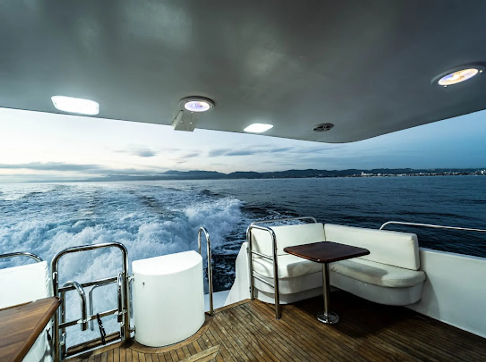 80 feet luxury cruiser yacht  lots of toys 