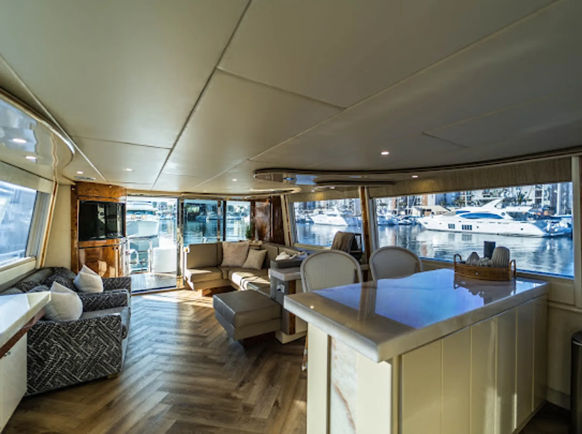 80 feet luxury cruiser yacht  lots of toys 