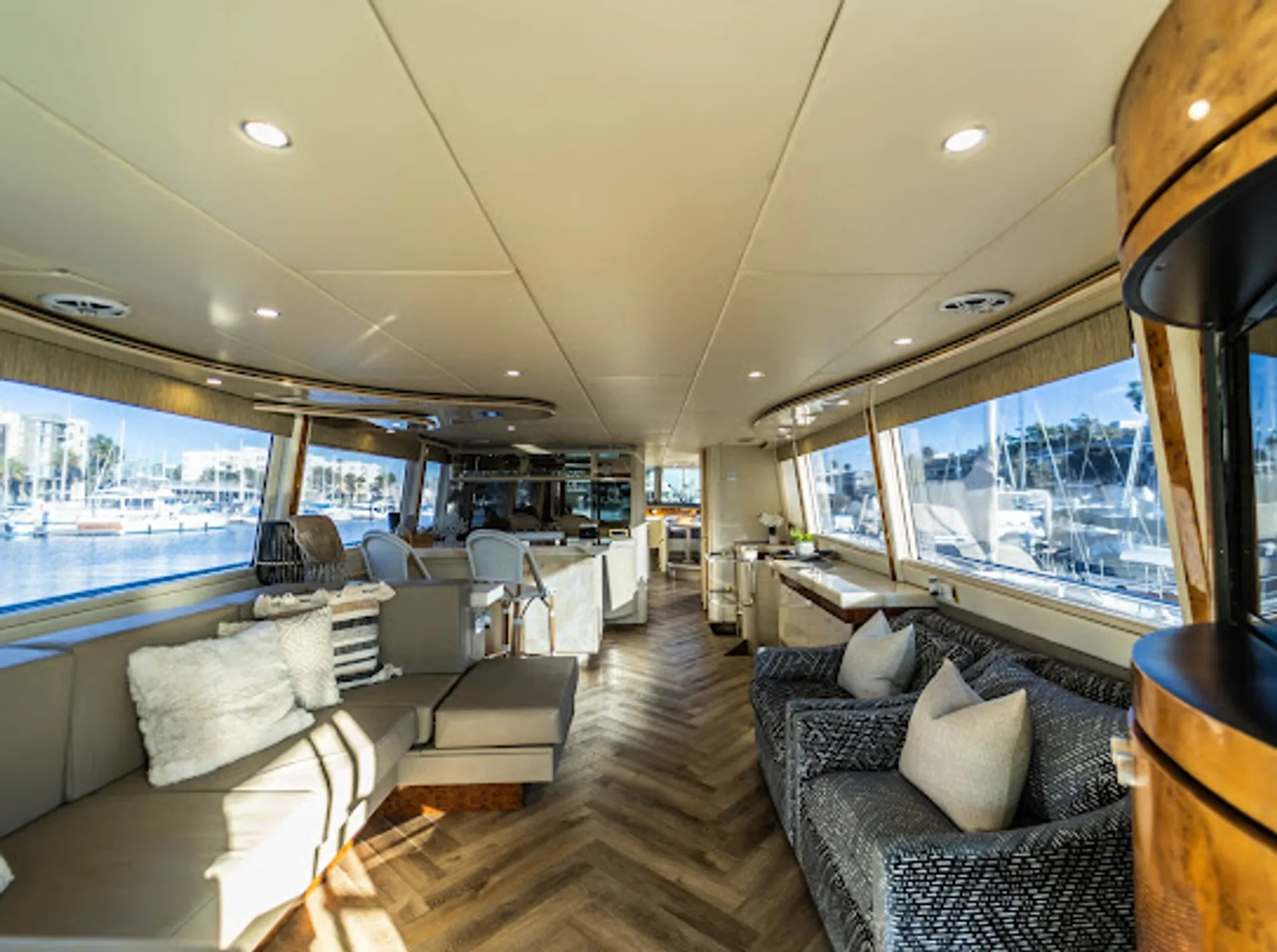 80 feet luxury cruiser yacht  lots of toys 