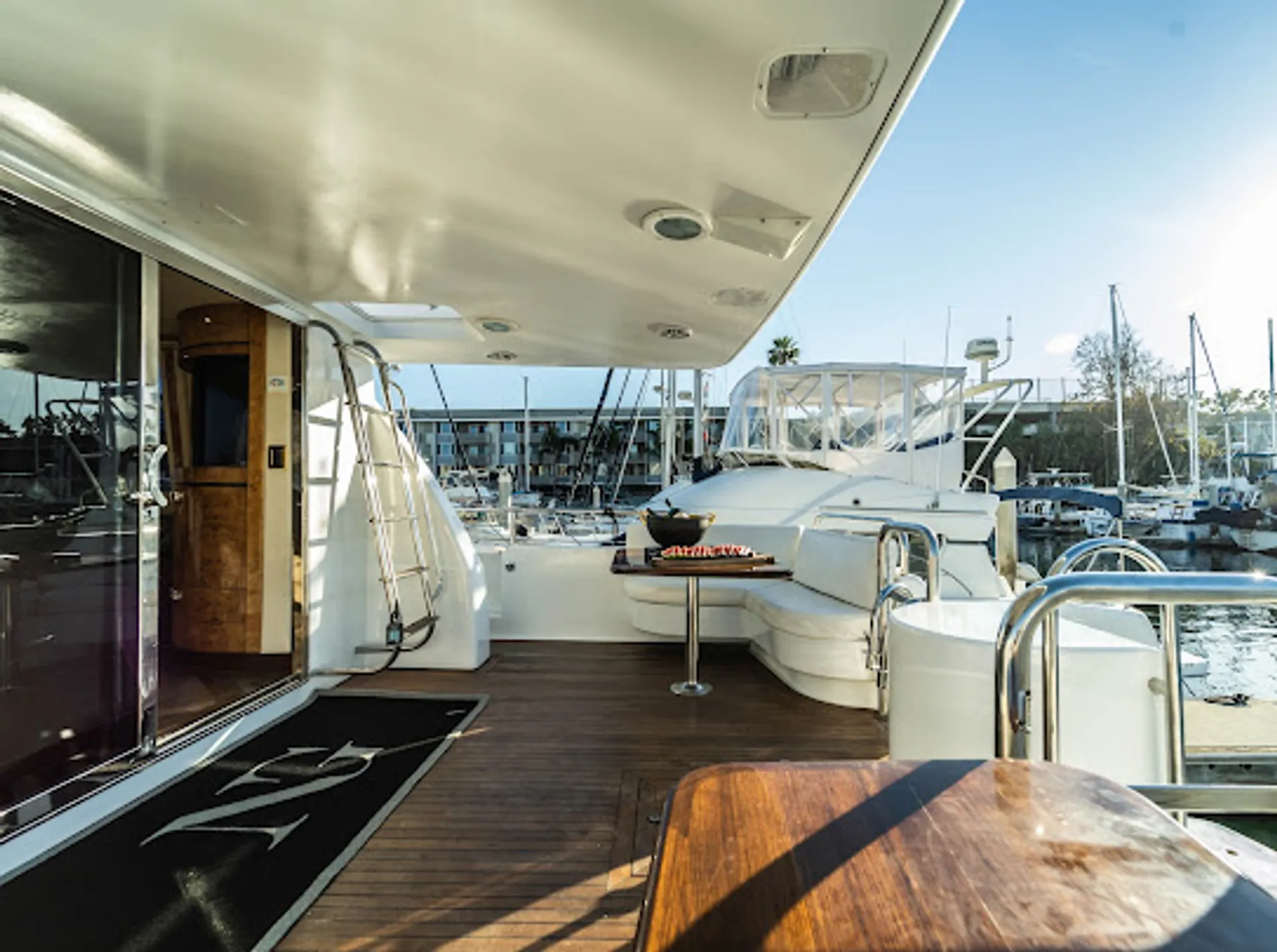 80 feet luxury cruiser yacht  lots of toys 