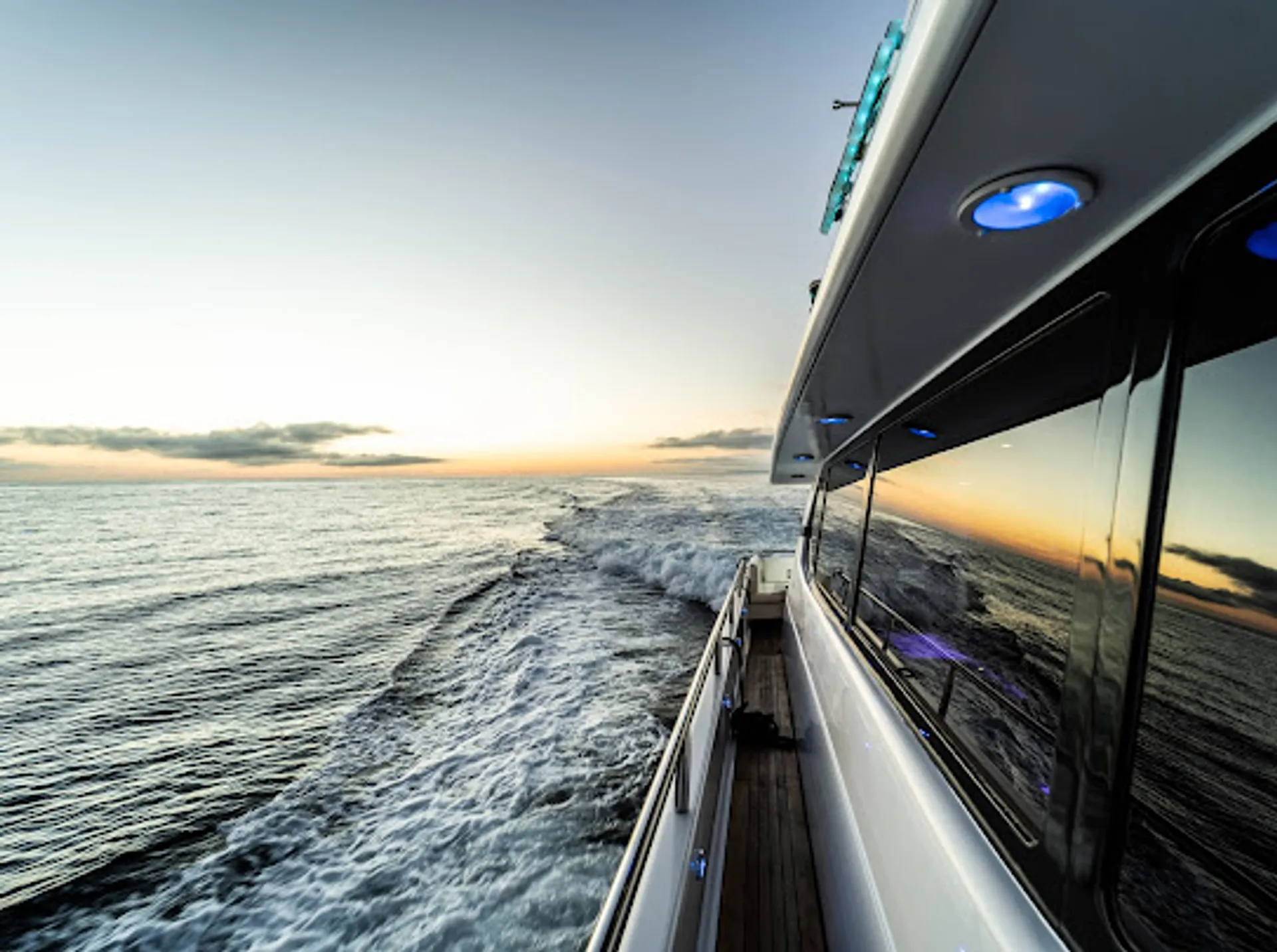 80 feet luxury cruiser yacht  lots of toys 