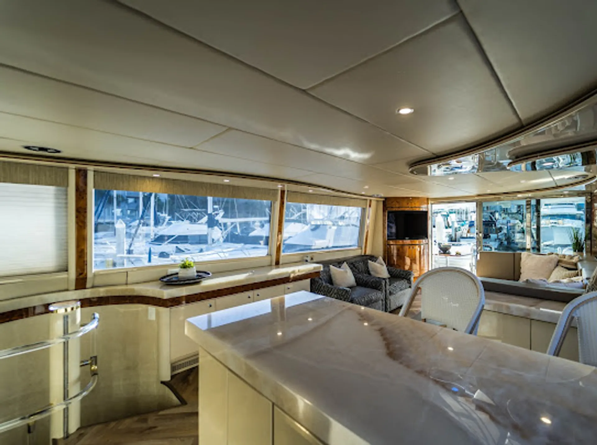 80 feet luxury cruiser yacht  lots of toys 