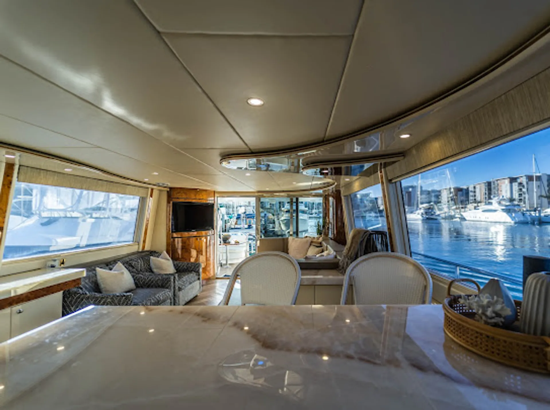 80 feet luxury cruiser yacht  lots of toys 