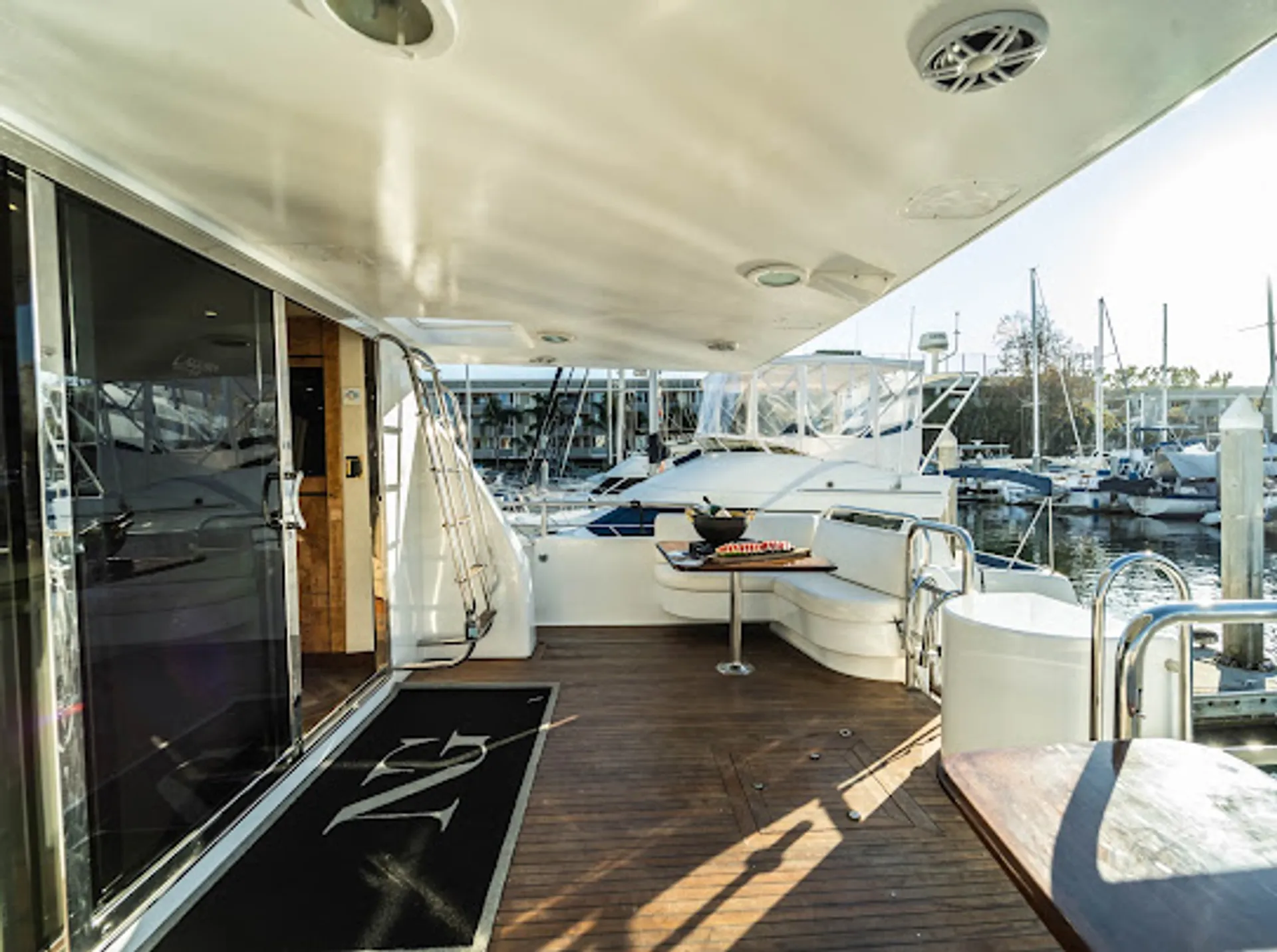 80 feet luxury cruiser yacht  lots of toys 