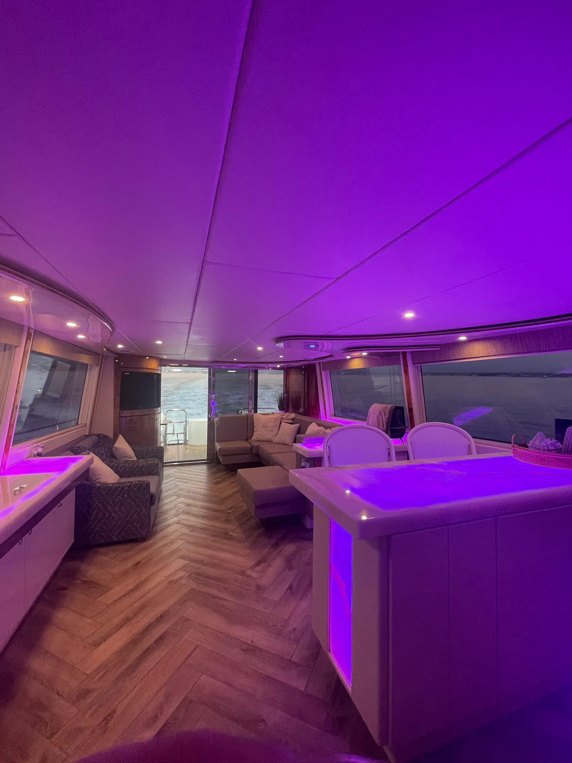 80 feet luxury cruiser yacht  lots of toys 