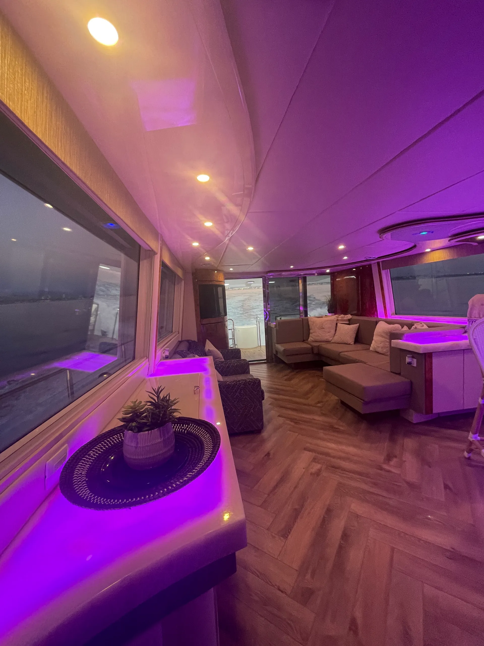 80 feet luxury cruiser yacht  lots of toys 