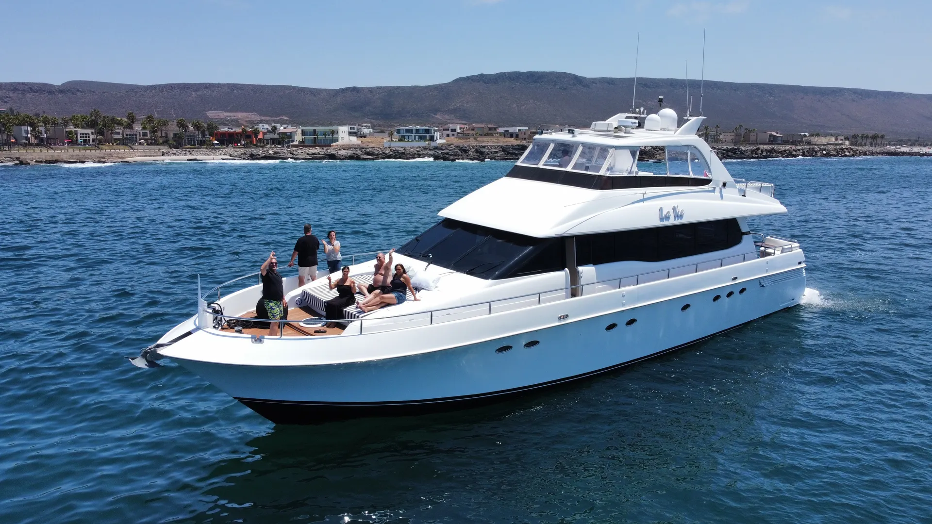 80 feet luxury cruiser yacht  lots of toys 