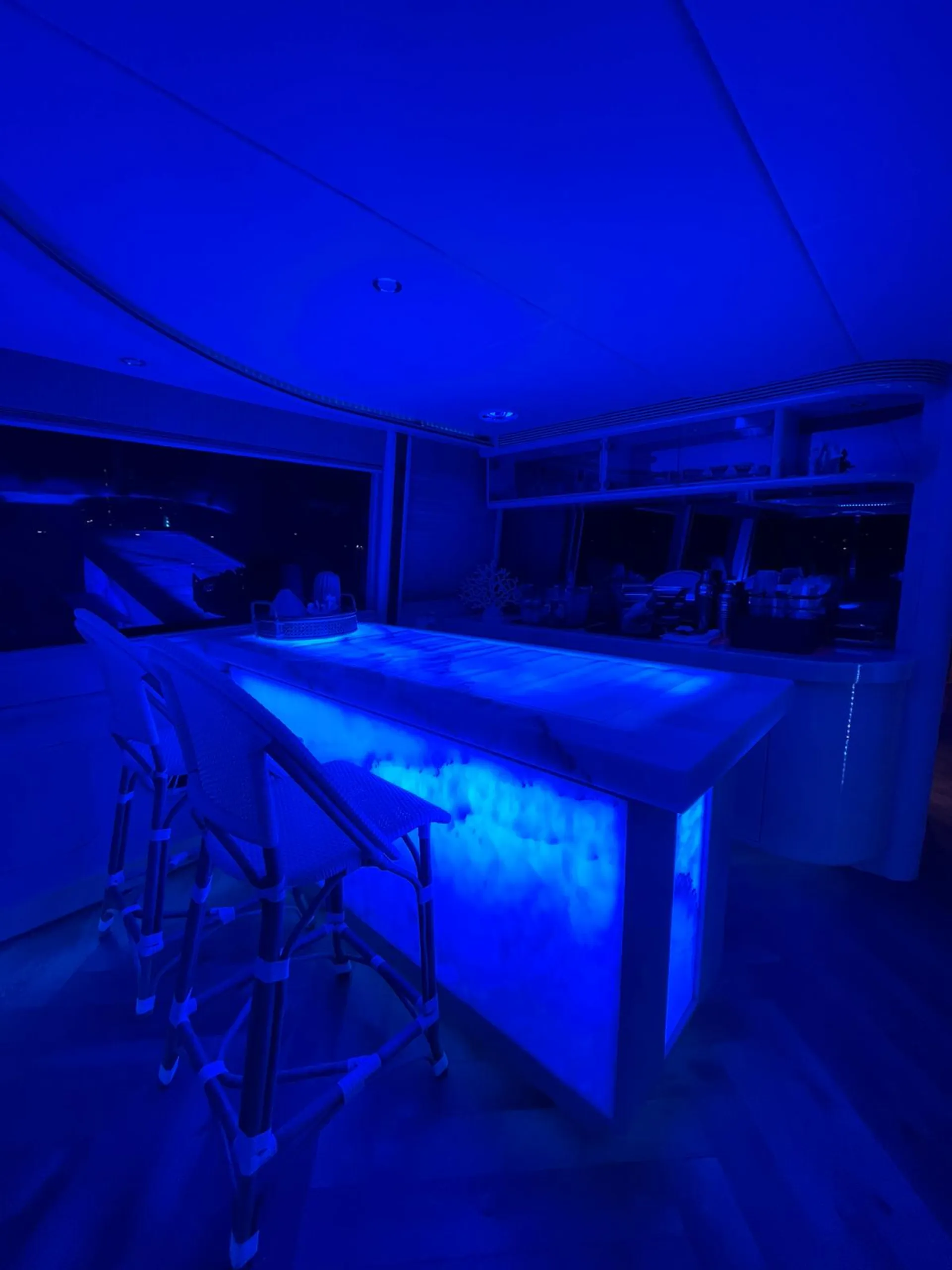 80 feet luxury cruiser yacht  lots of toys 