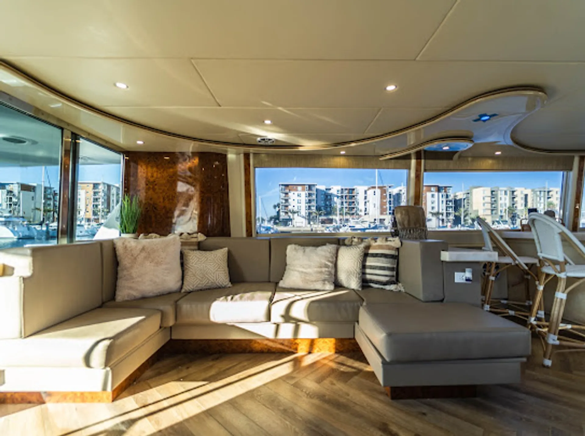 80 feet luxury cruiser yacht  lots of toys 