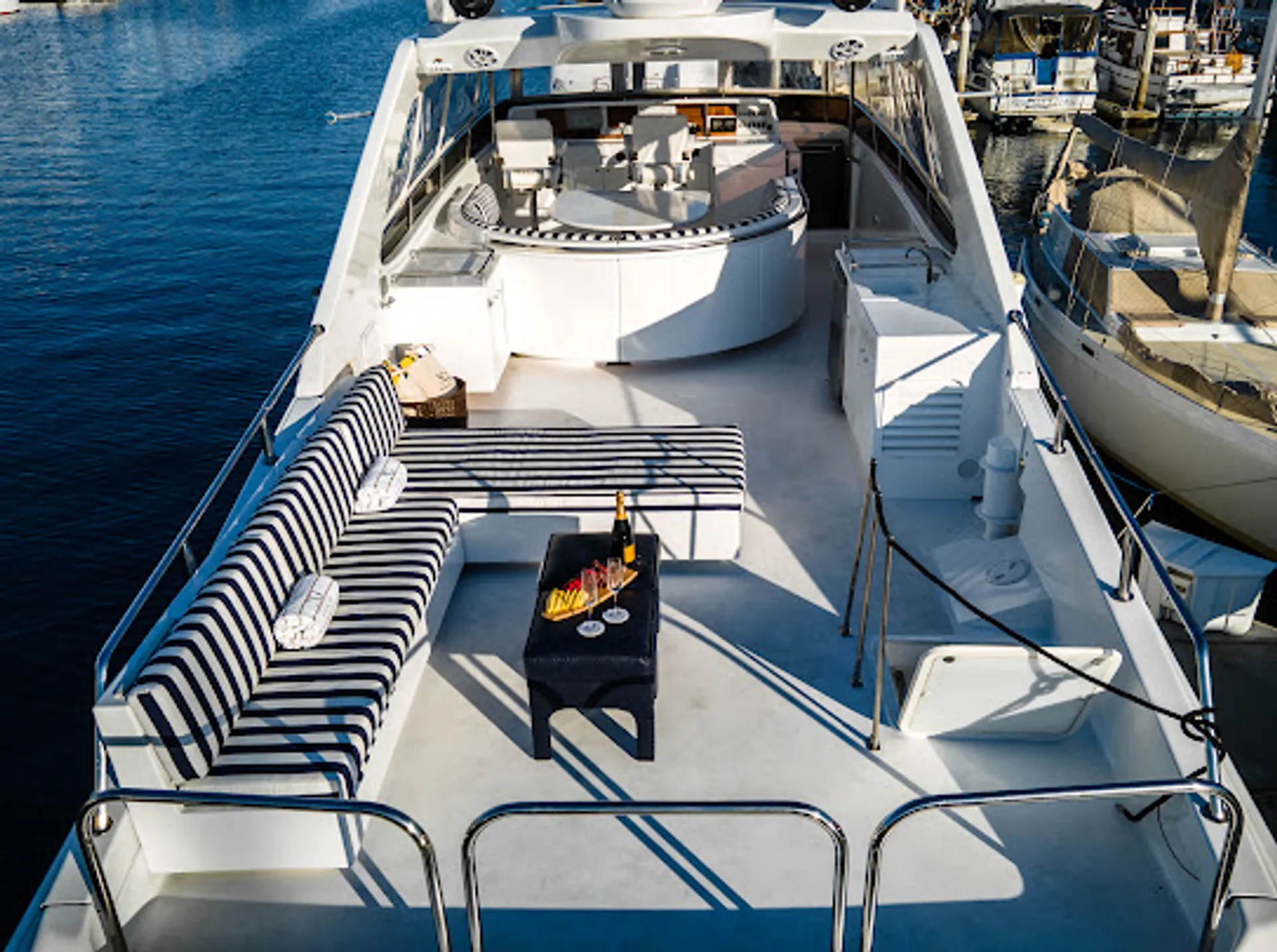 80 feet luxury cruiser yacht  lots of toys 