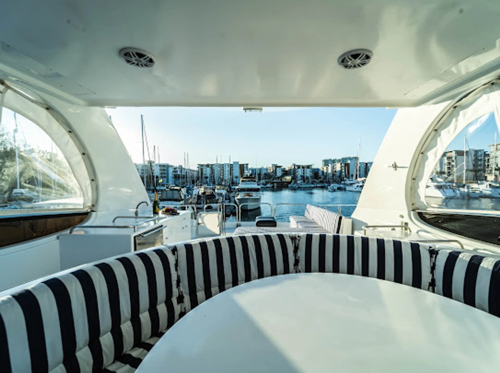 80 feet luxury cruiser yacht  lots of toys 