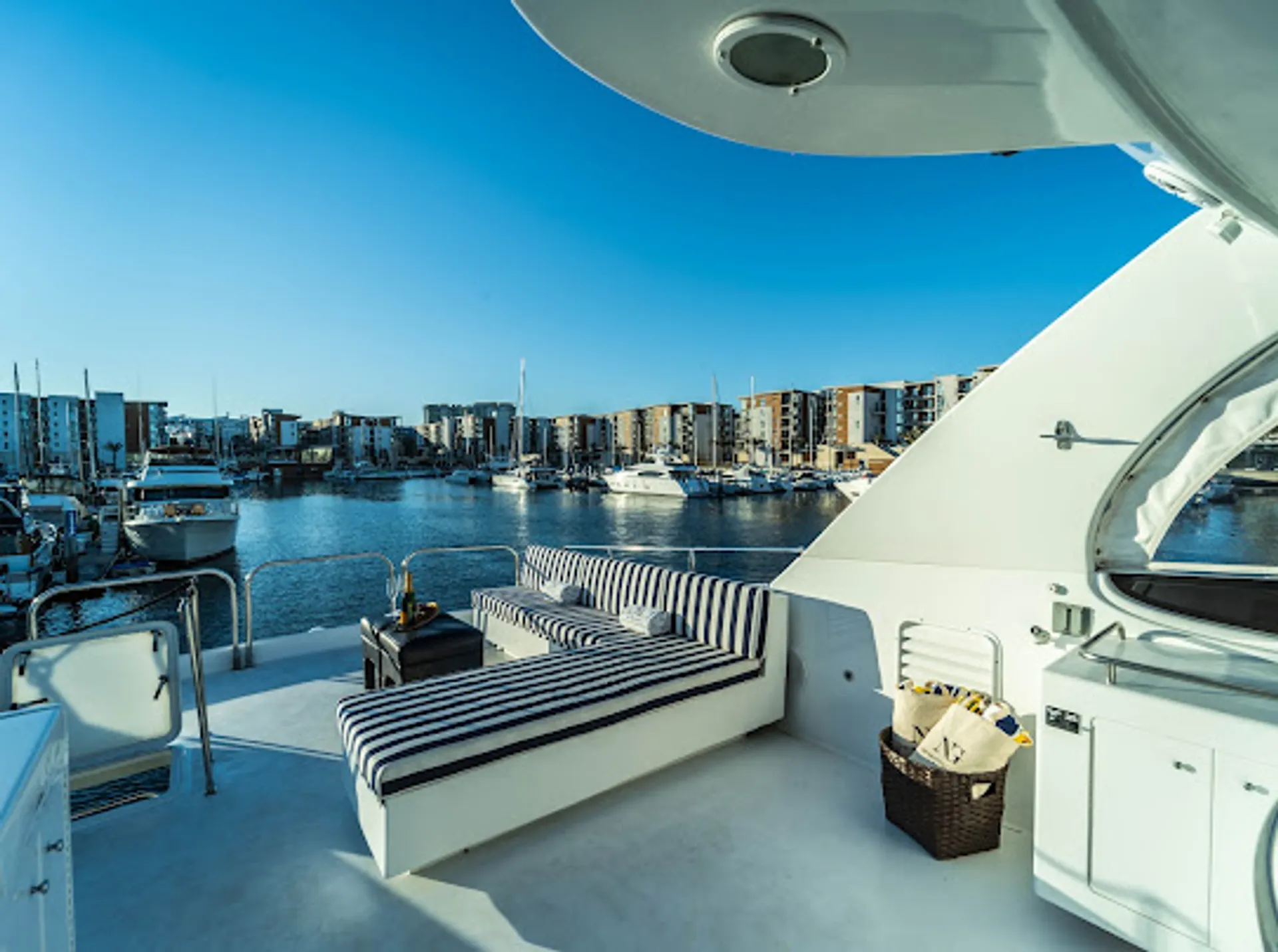 80 feet luxury cruiser yacht  lots of toys 