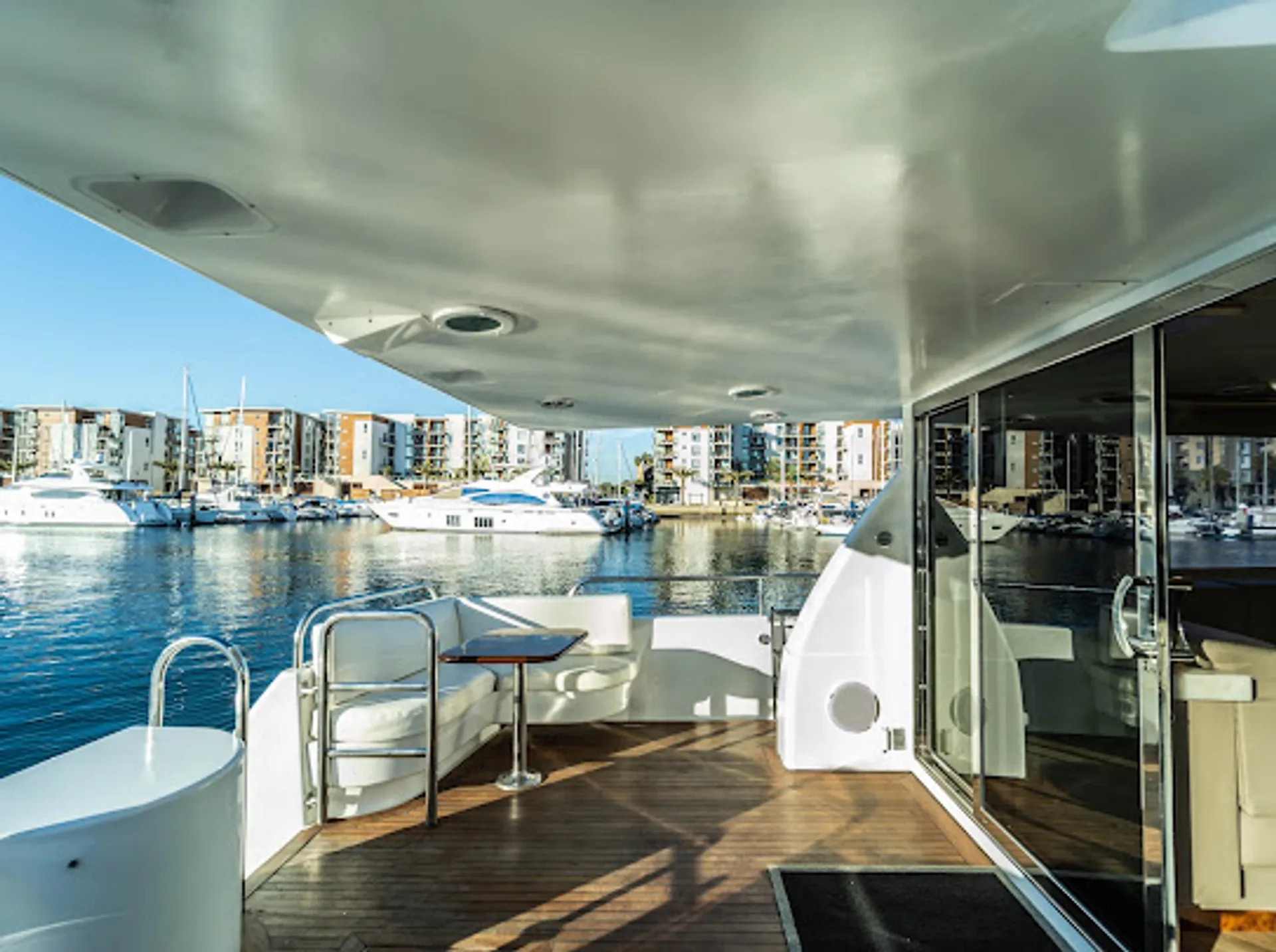 80 feet luxury cruiser yacht  lots of toys 