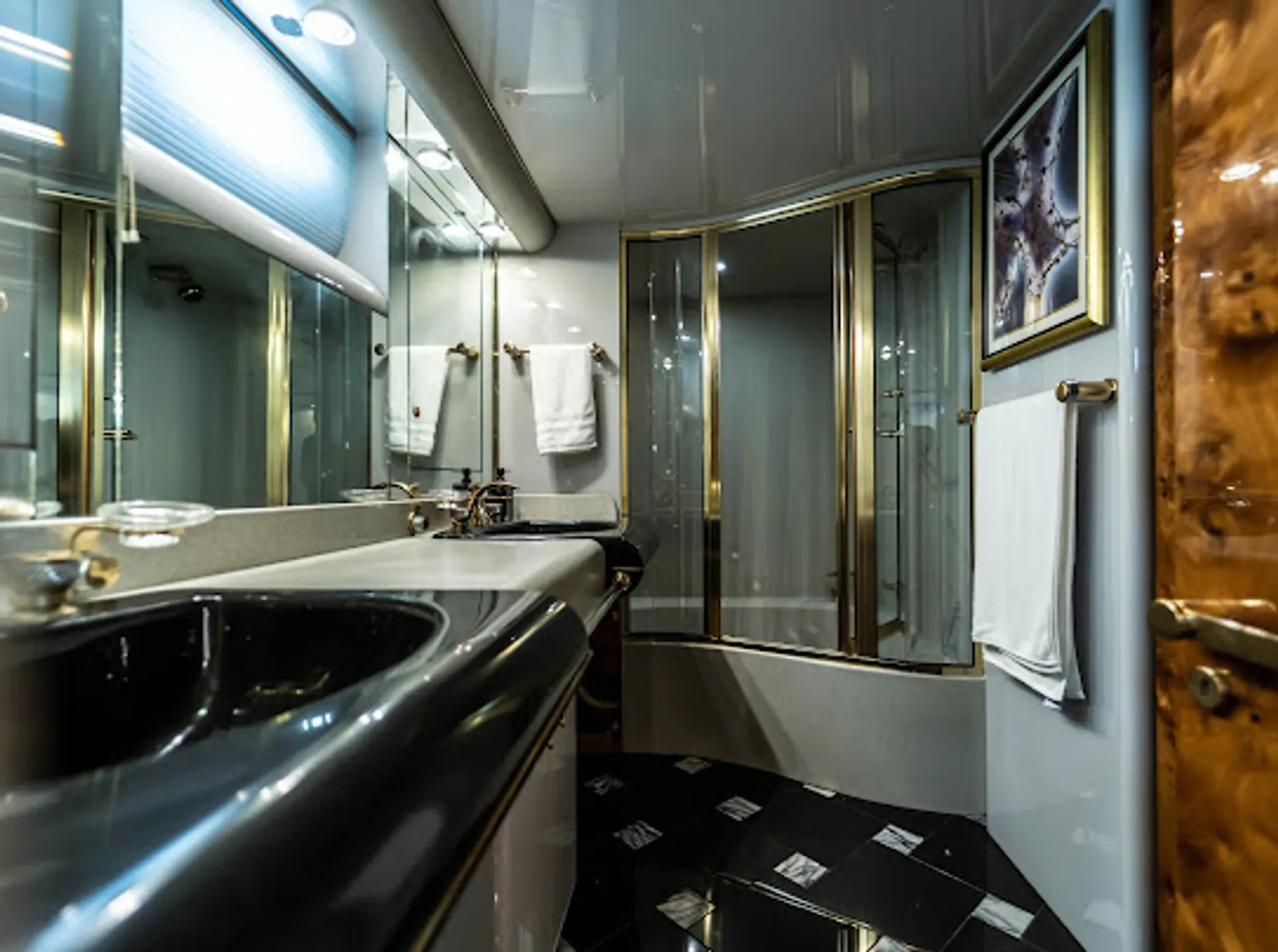 80 feet luxury cruiser yacht  lots of toys 