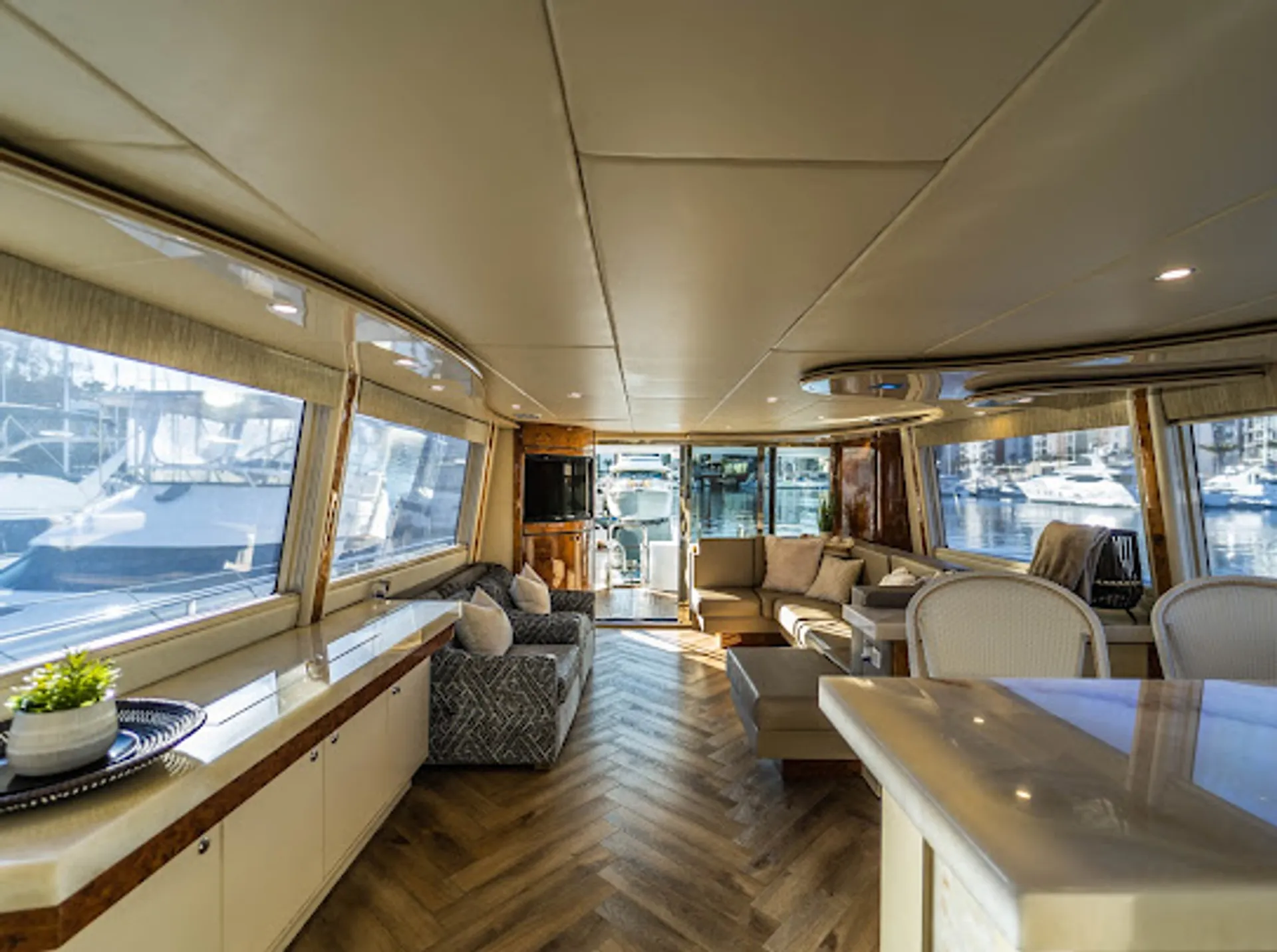 80 feet luxury cruiser yacht  lots of toys 