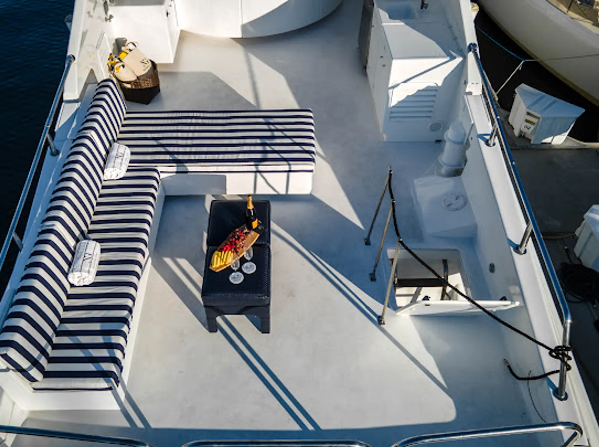 80 feet luxury cruiser yacht  lots of toys 