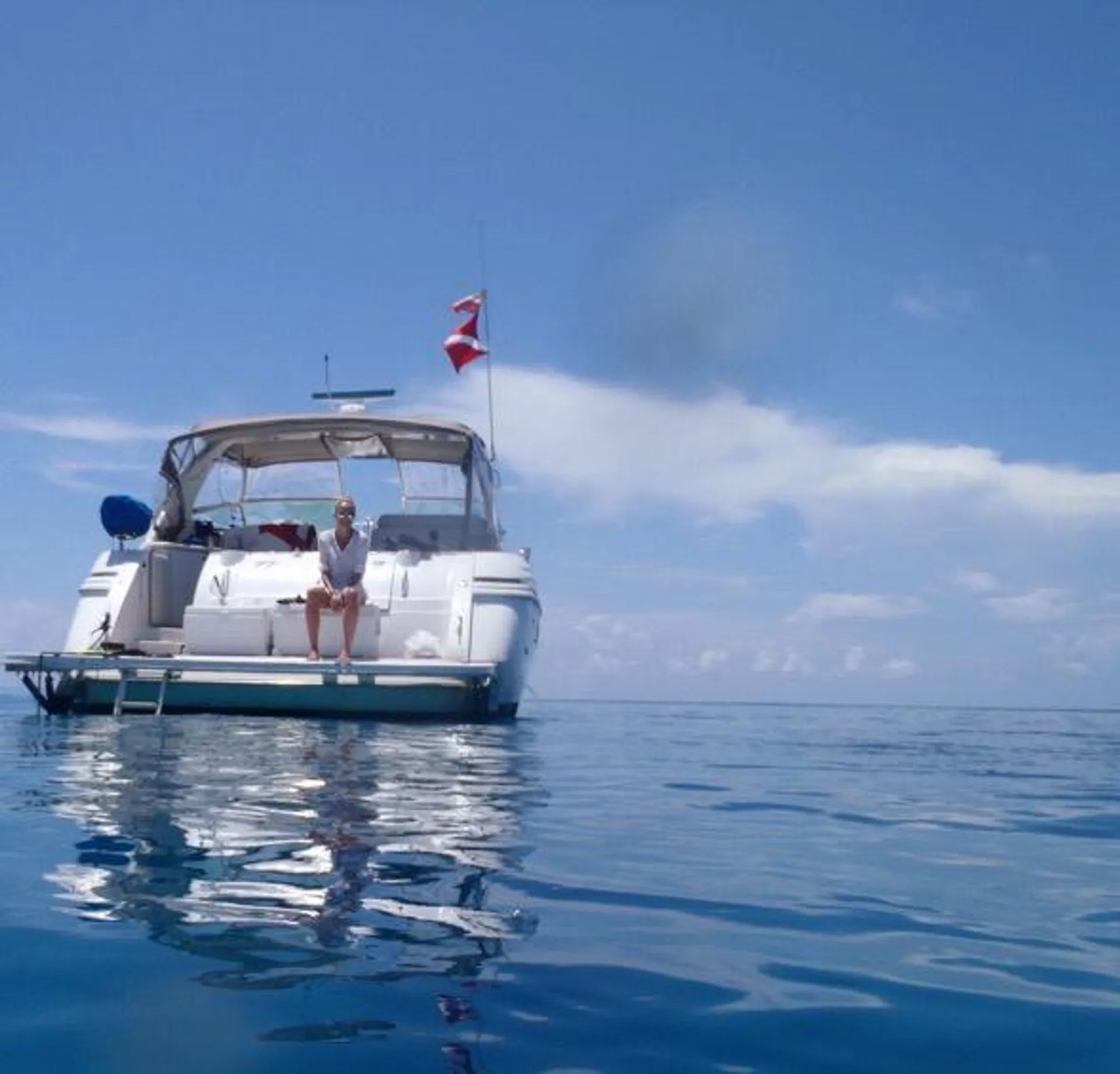 Cruisers Yachts 4270 Express V-Drive in Miami Beach, FL — photo 5