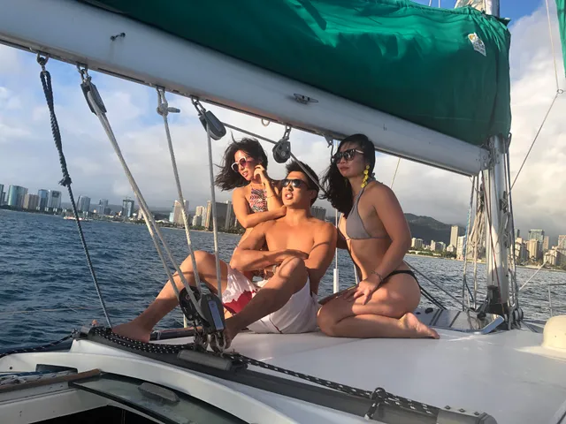 Rent a Beneteau USA cruiser in Honolulu, HI near me