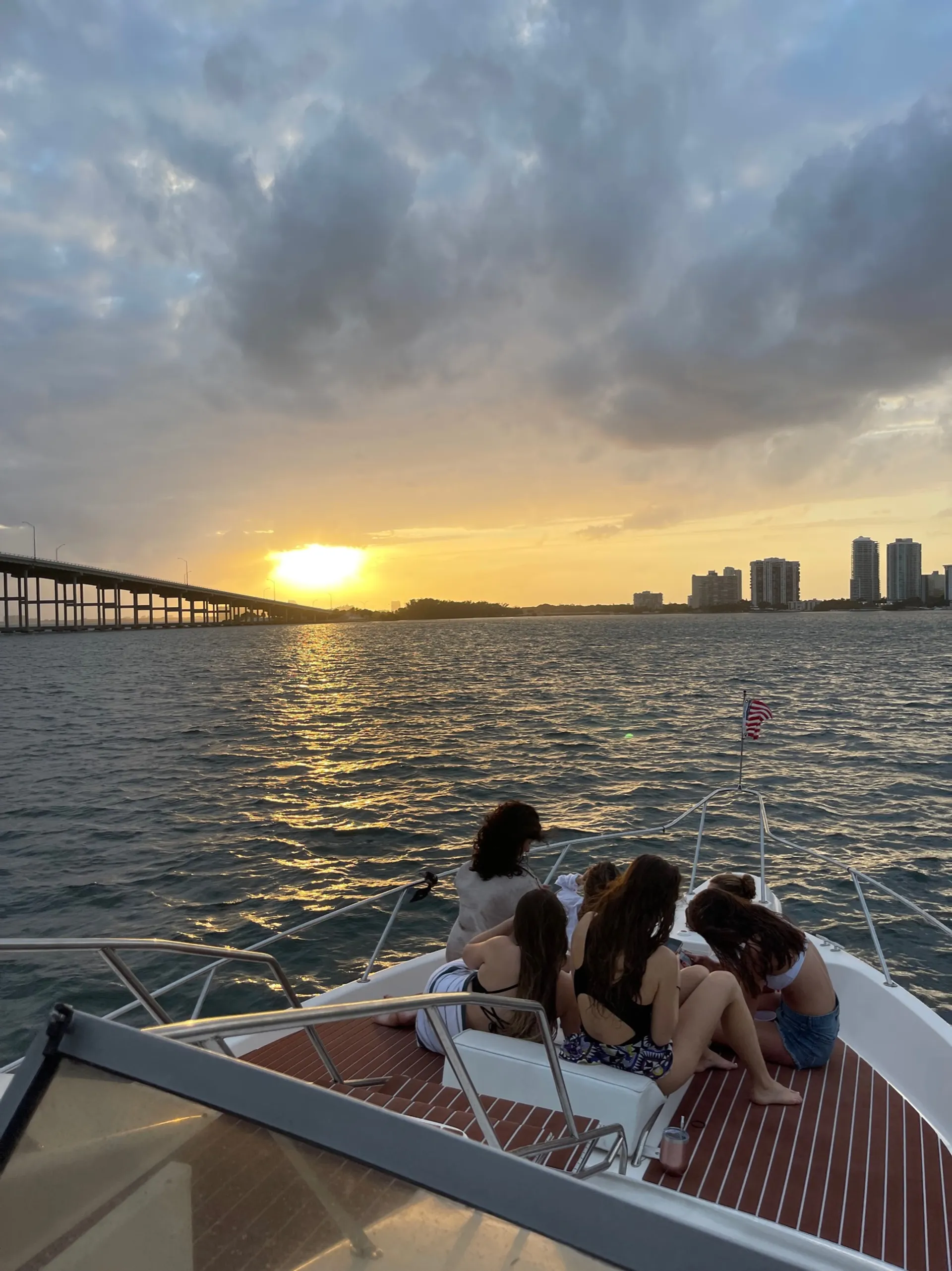 48’ Yacht. $100 OFF WEEKDAYS !!! 👌Great prices... 13 Guests