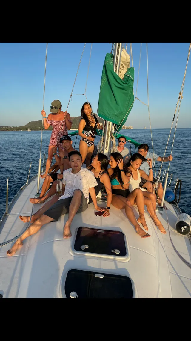 Rent a Beneteau USA cruiser in Honolulu, HI near me