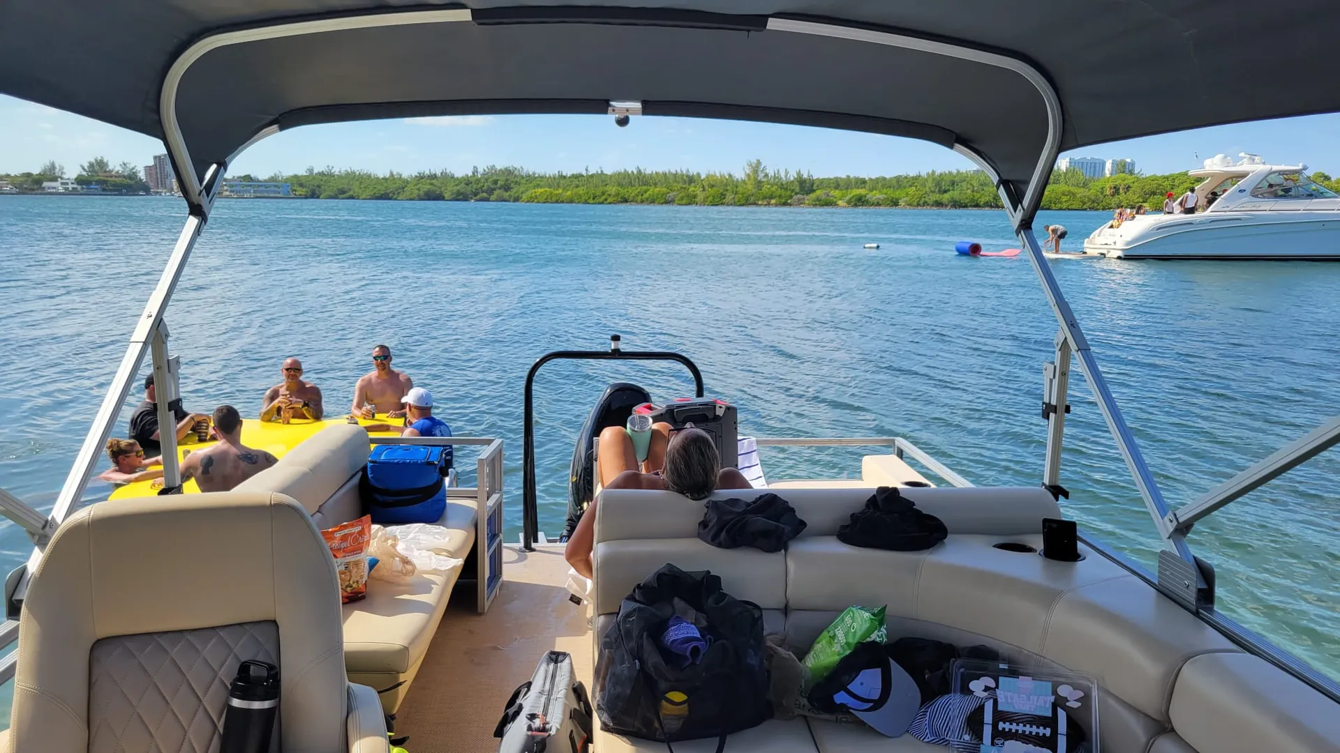 SUN TRACKER PARTY BARGE 24 DLX in Hollywood, FL — photo 5