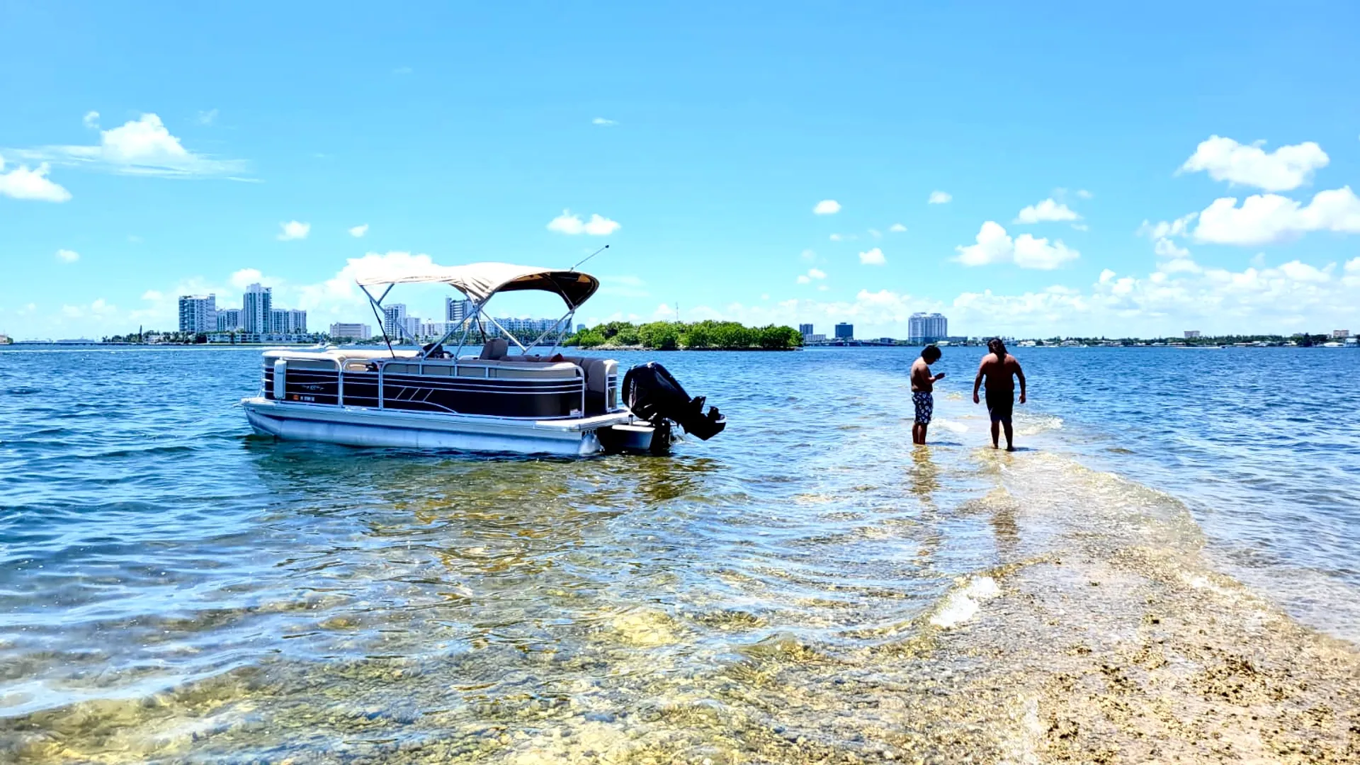 SUN TRACKER PARTY BARGE 24 DLX in Hollywood, FL — photo 2