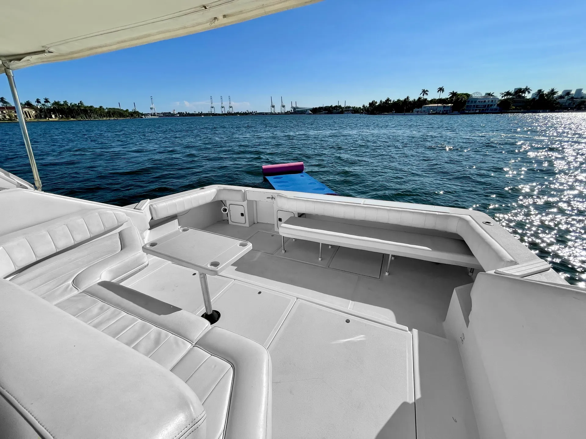 Sea Ray Boats 500 Sundancer in North Bay Village, FL — photo 2