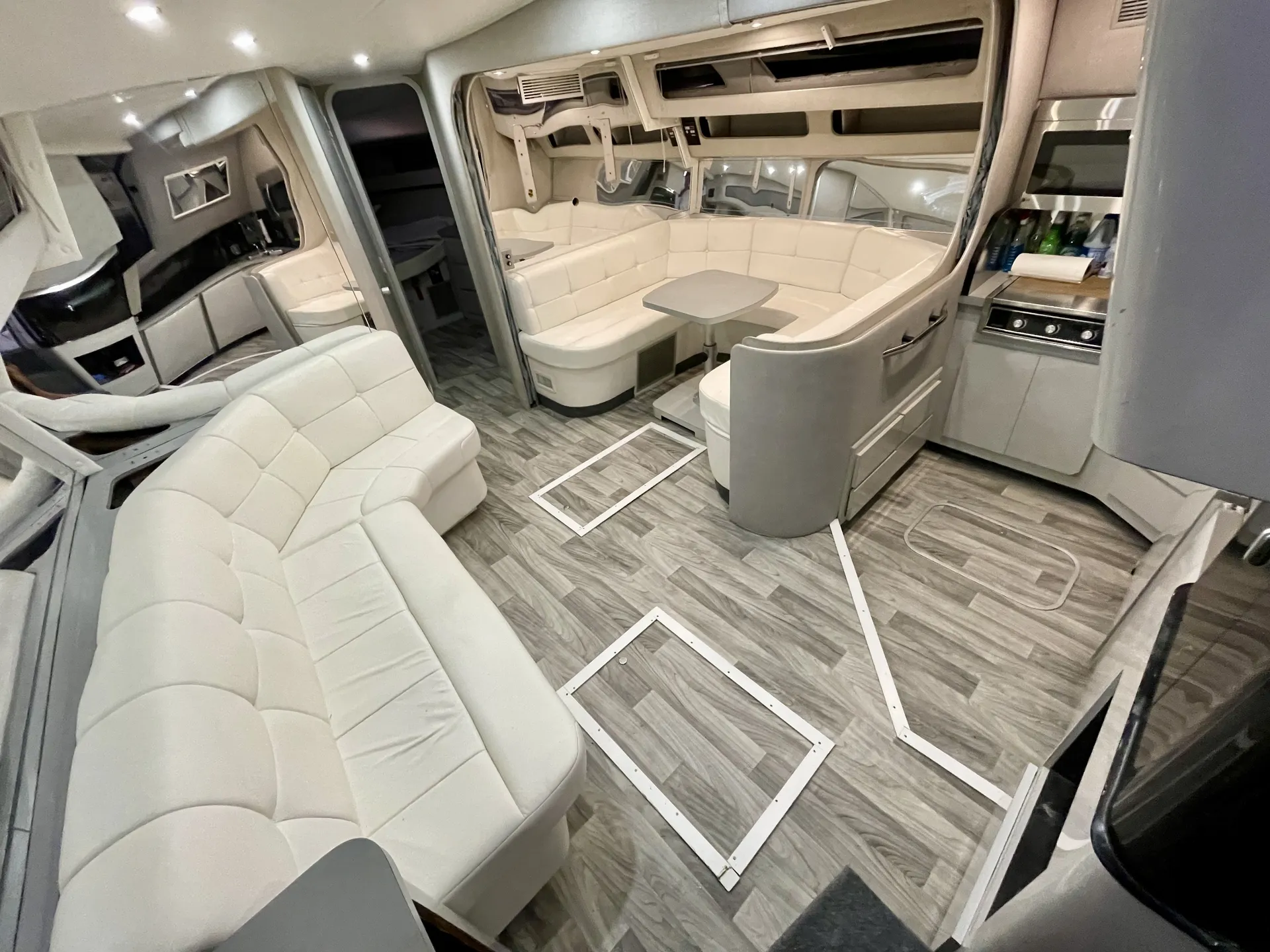 Sea Ray Boats 500 Sundancer in North Bay Village, FL — photo 8