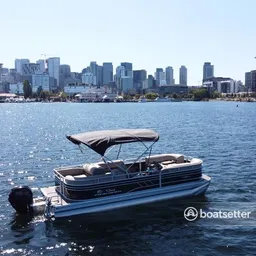 The Honeyhog - Pontoon Party Barge on Lake Union