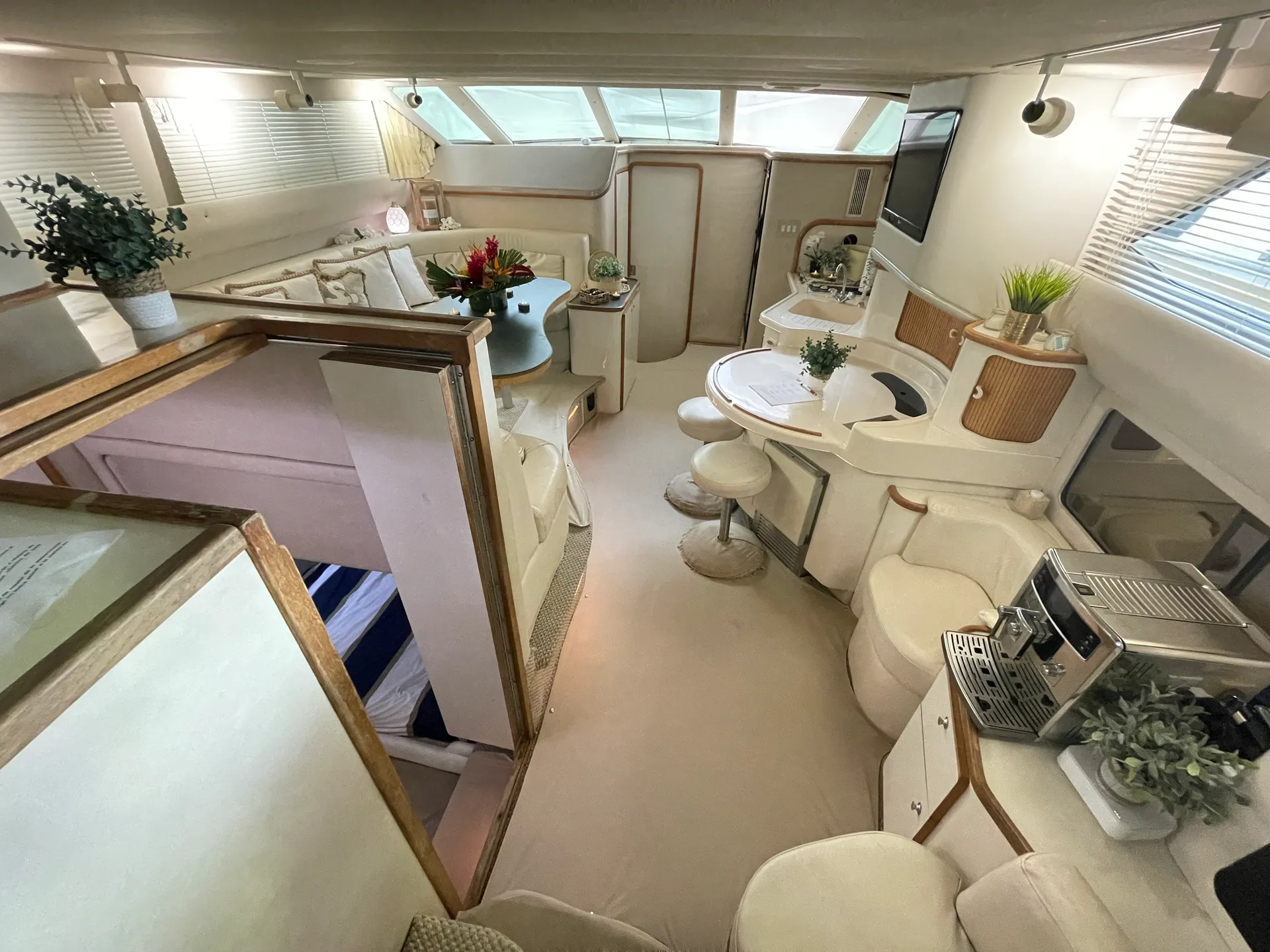 48’ Yacht. $100 OFF WEEKDAYS !!! 👌Great prices... 13 Guests