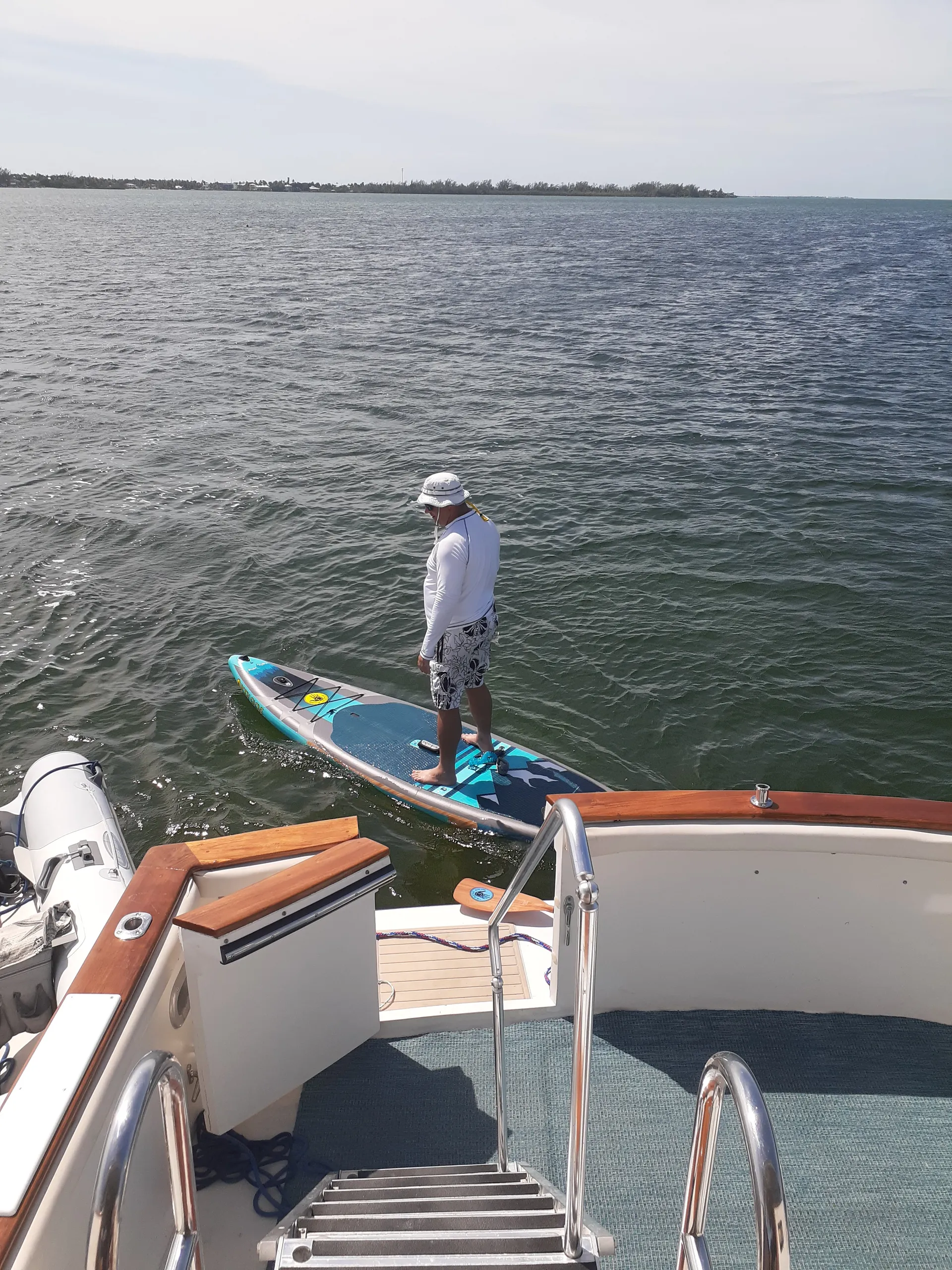 All inclusive yacht charter. Day and overnight trips available