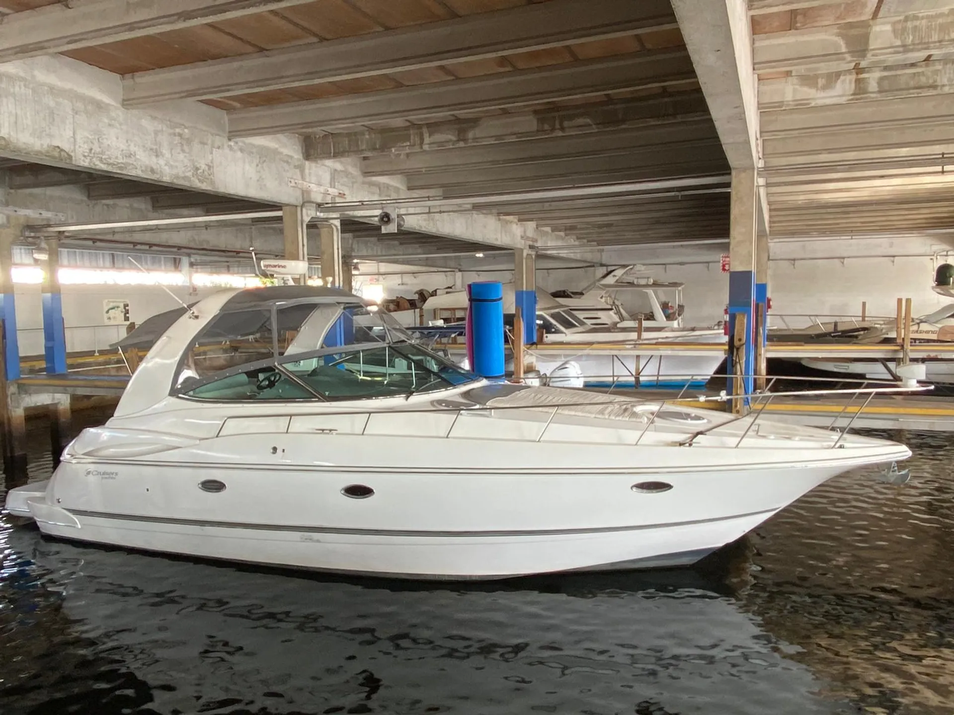 Cruisers Yachts 370 Express in Miami, FL — photo 2