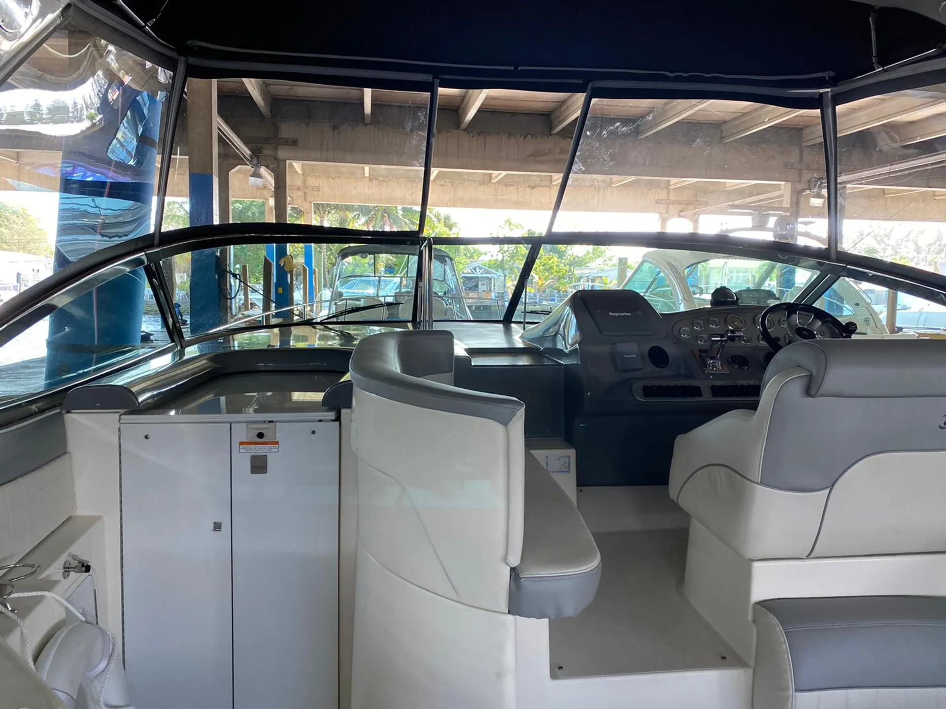 Cruisers Yachts 370 Express in Miami, FL — photo 5