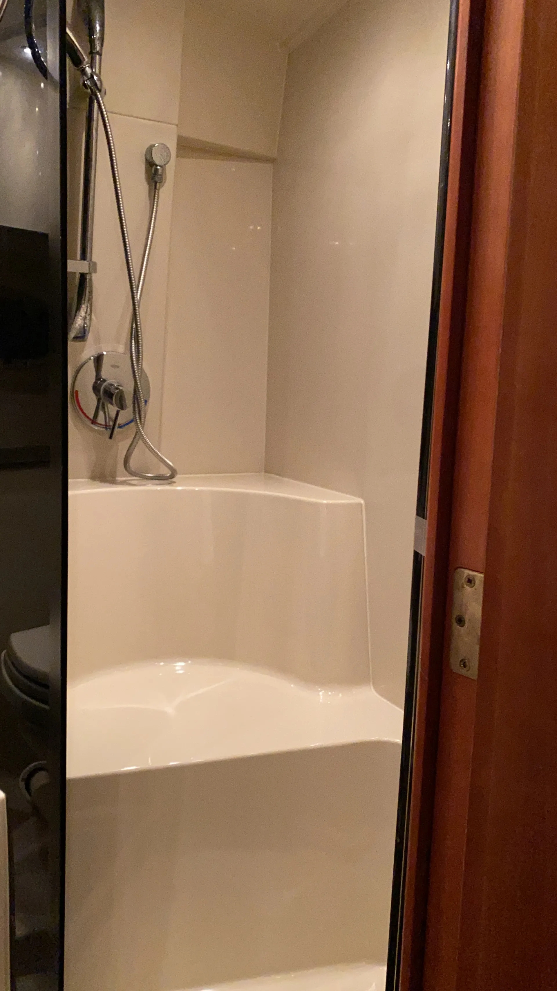 Cruisers Yachts 370 Express in Miami, FL — photo 7