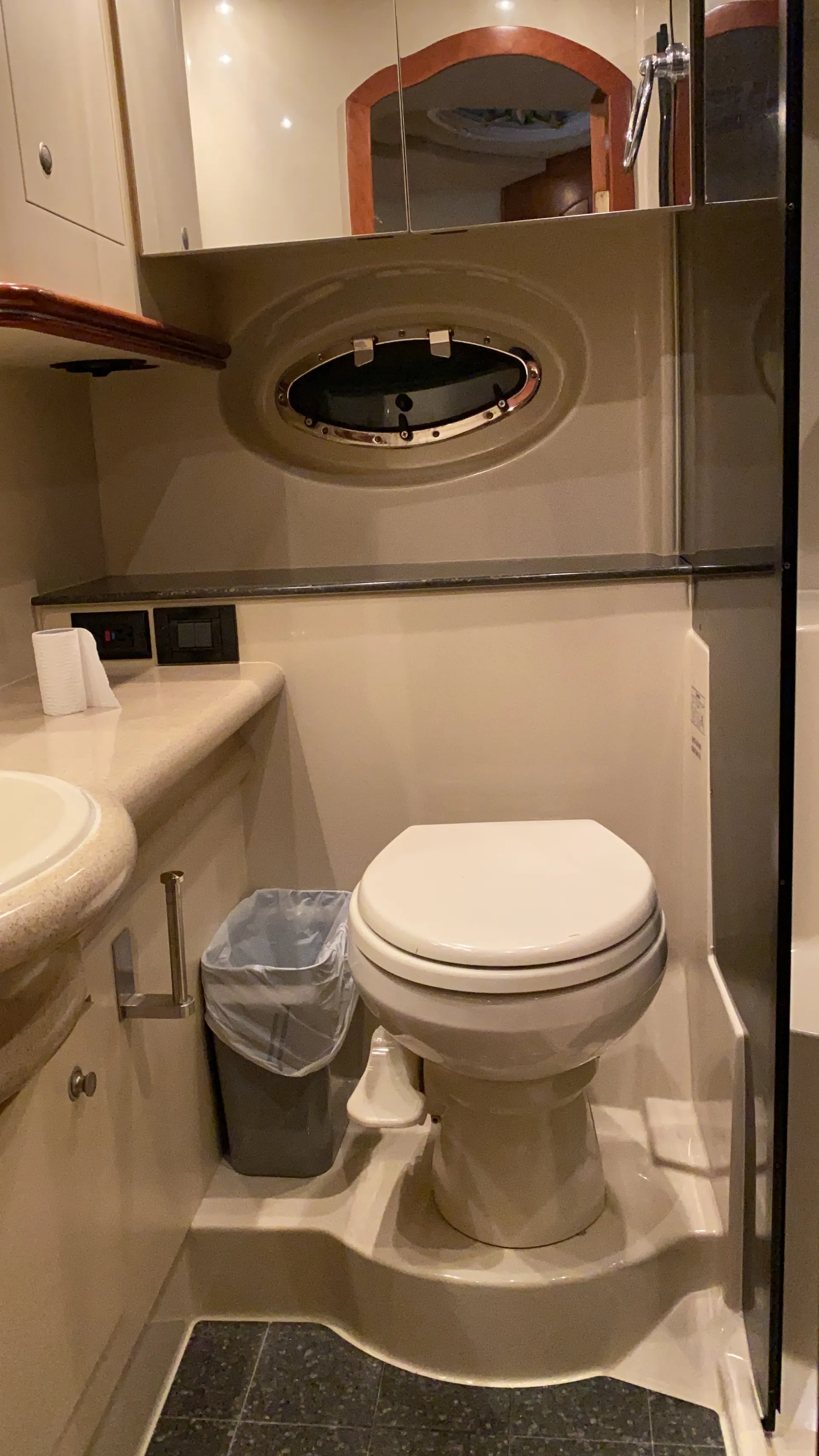 Cruisers Yachts 370 Express in Miami, FL — photo 8