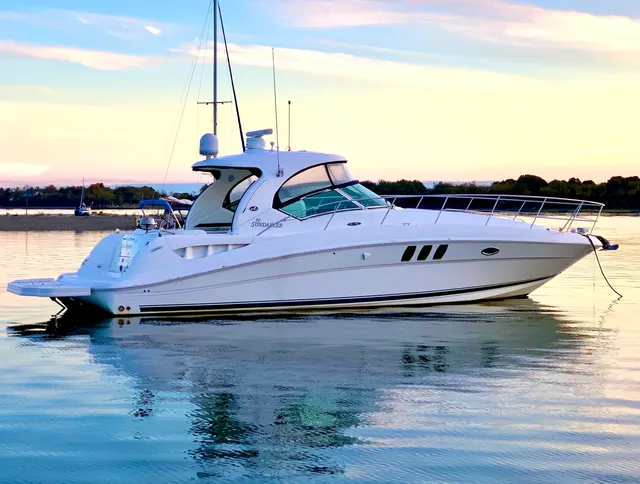Rent a Sea Ray Boats motor yacht in Chicago, IL near me
