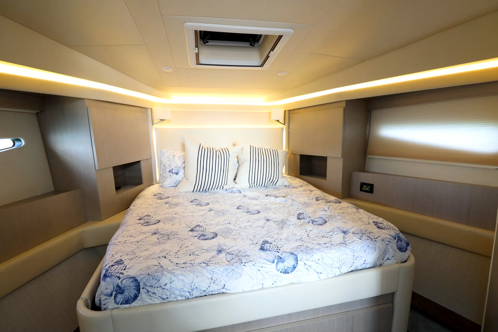 REGAL BOATS 42 FLY in Miami Beach, FL — photo 4