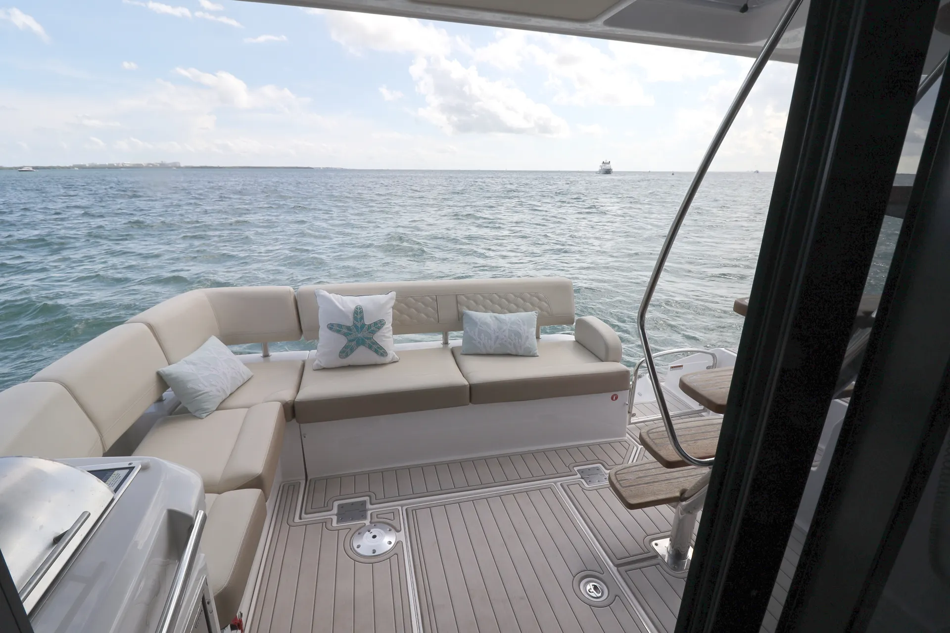 REGAL BOATS 42 FLY in Miami Beach, FL — photo 10