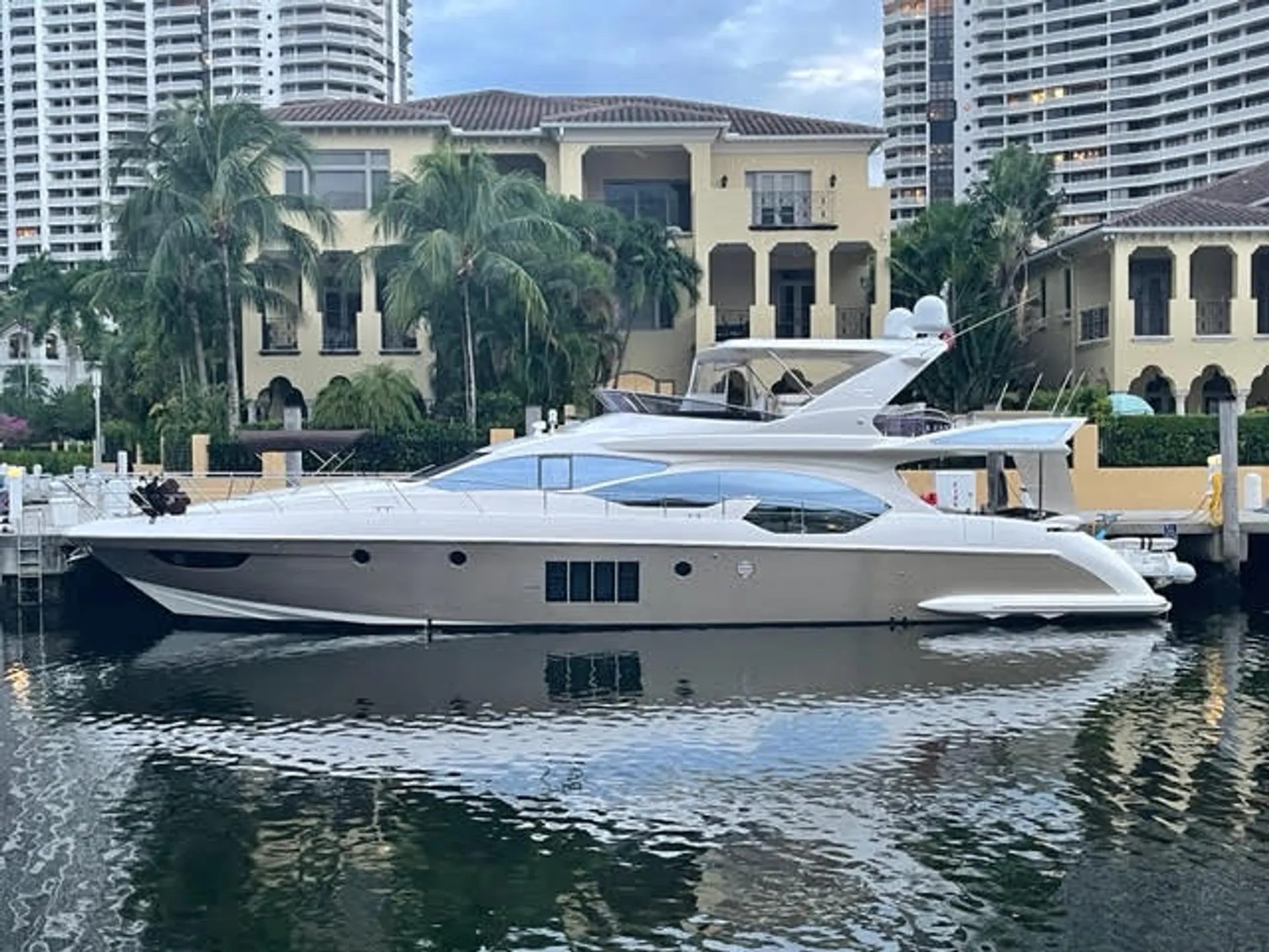 Azimut Yachts 70 in North Miami Beach, FL — photo 6